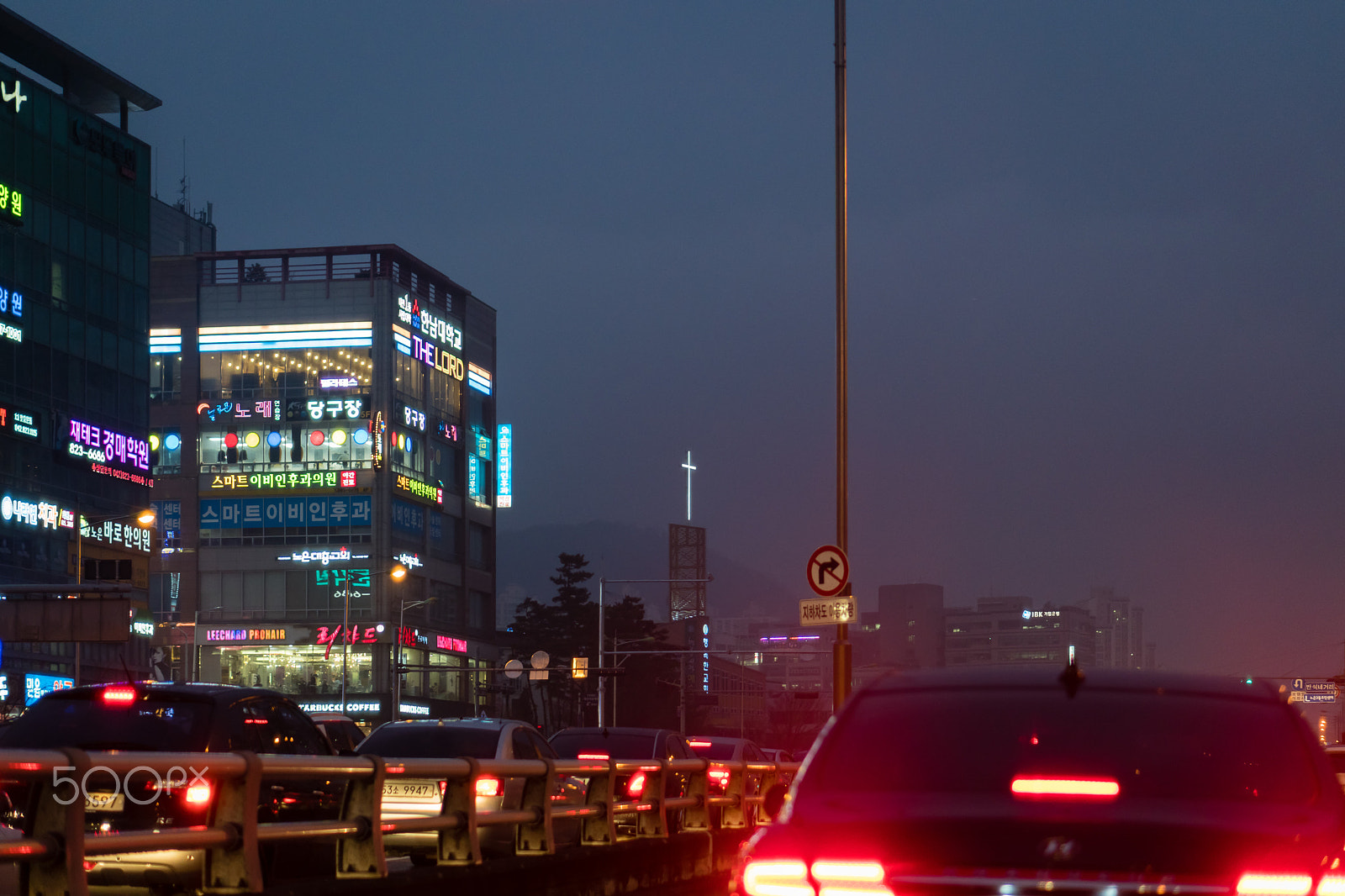 Sony a6300 + E 50mm F1.8 OSS sample photo. On my way home photography