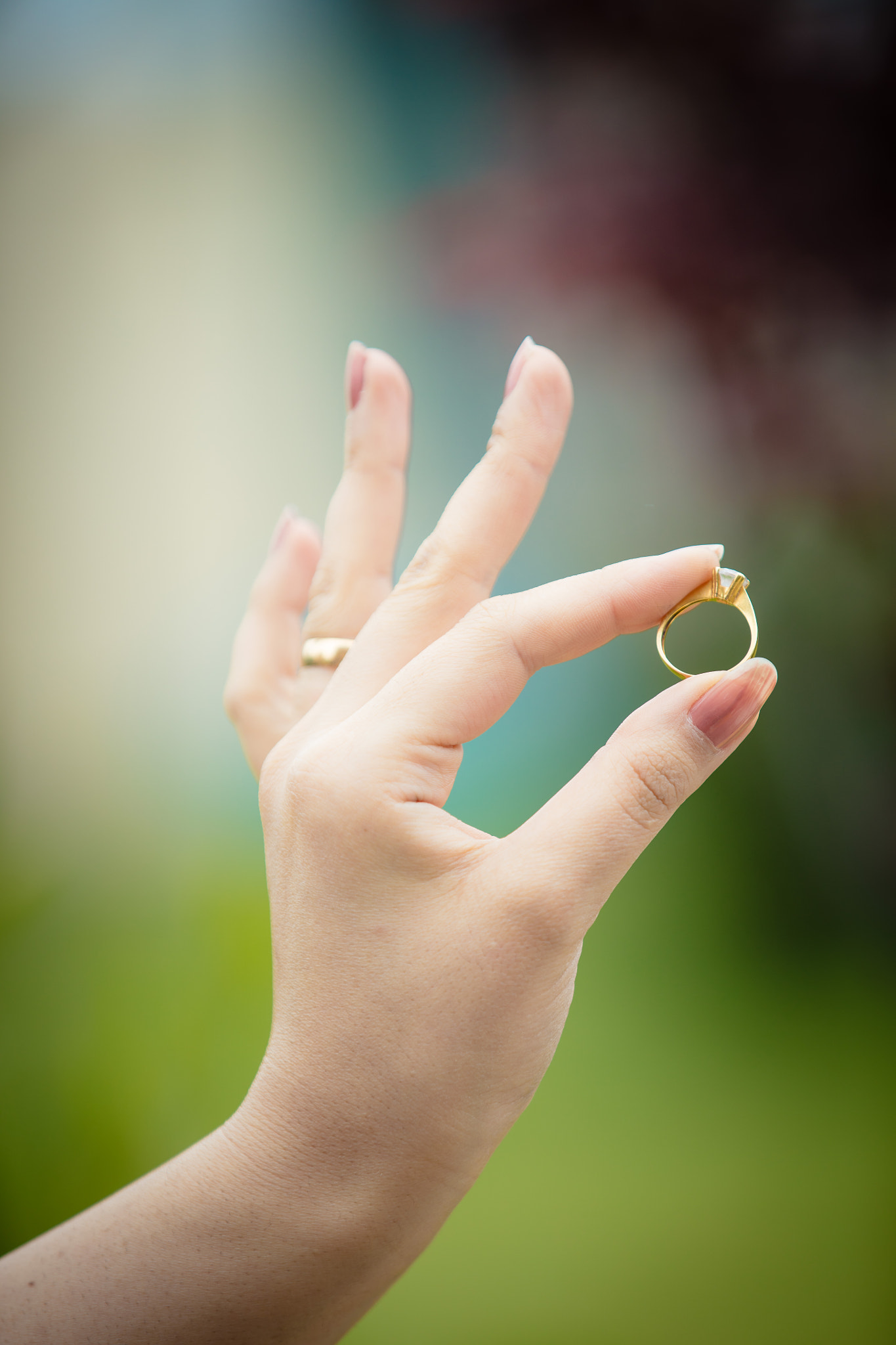 Canon EOS 5DS R sample photo. Golden ring in hand photography