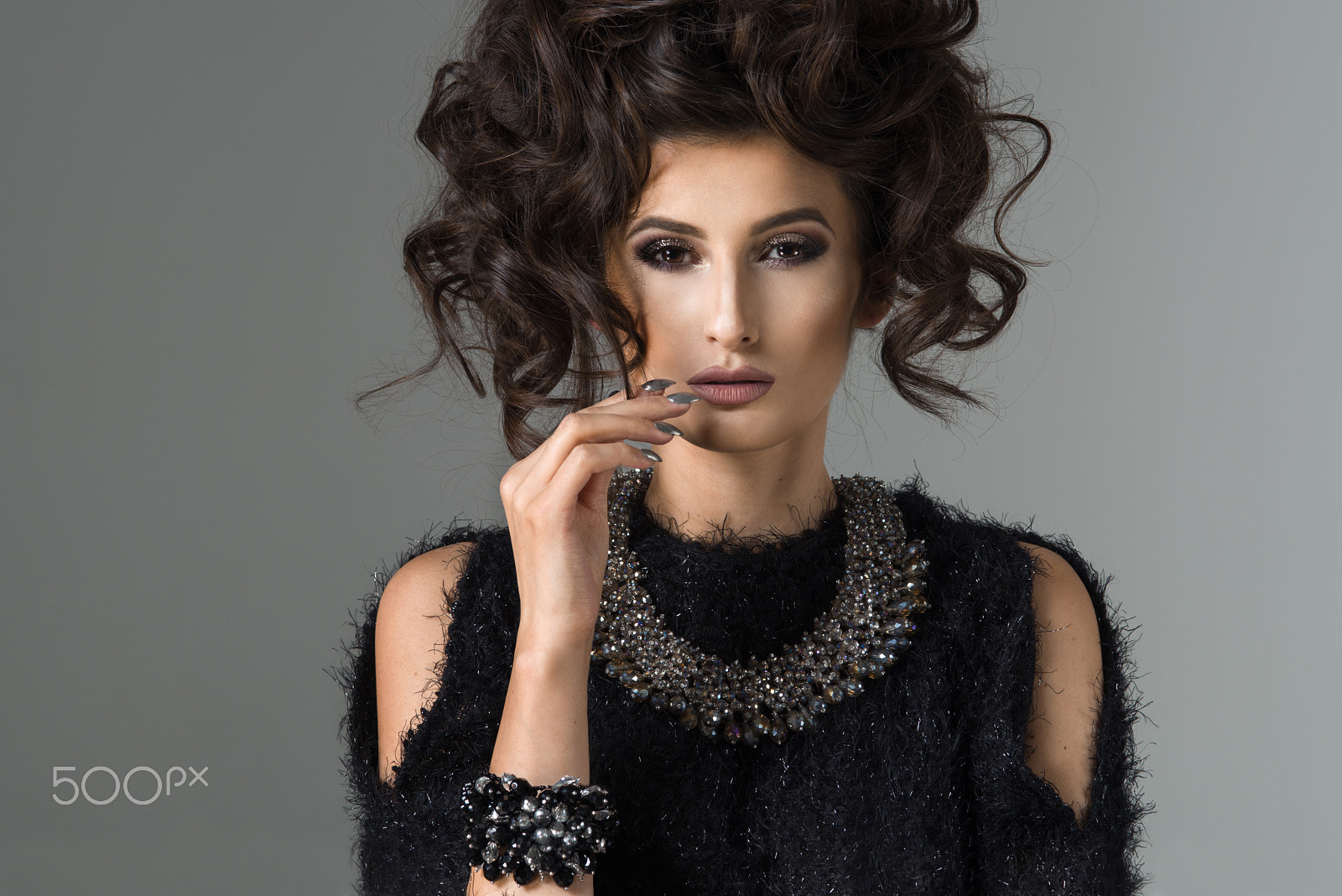 Nikon AF-S Micro-Nikkor 105mm F2.8G IF-ED VR sample photo. Fashion portrait. beautiful woman with jewelry photography