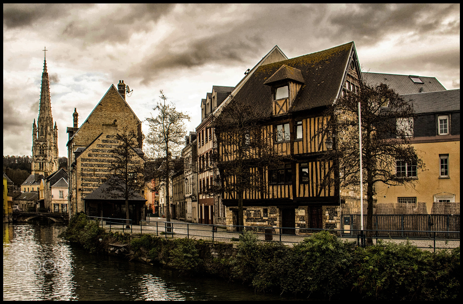 Canon EF-S 18-200mm F3.5-5.6 IS sample photo. Vestiges d'harfleur photography