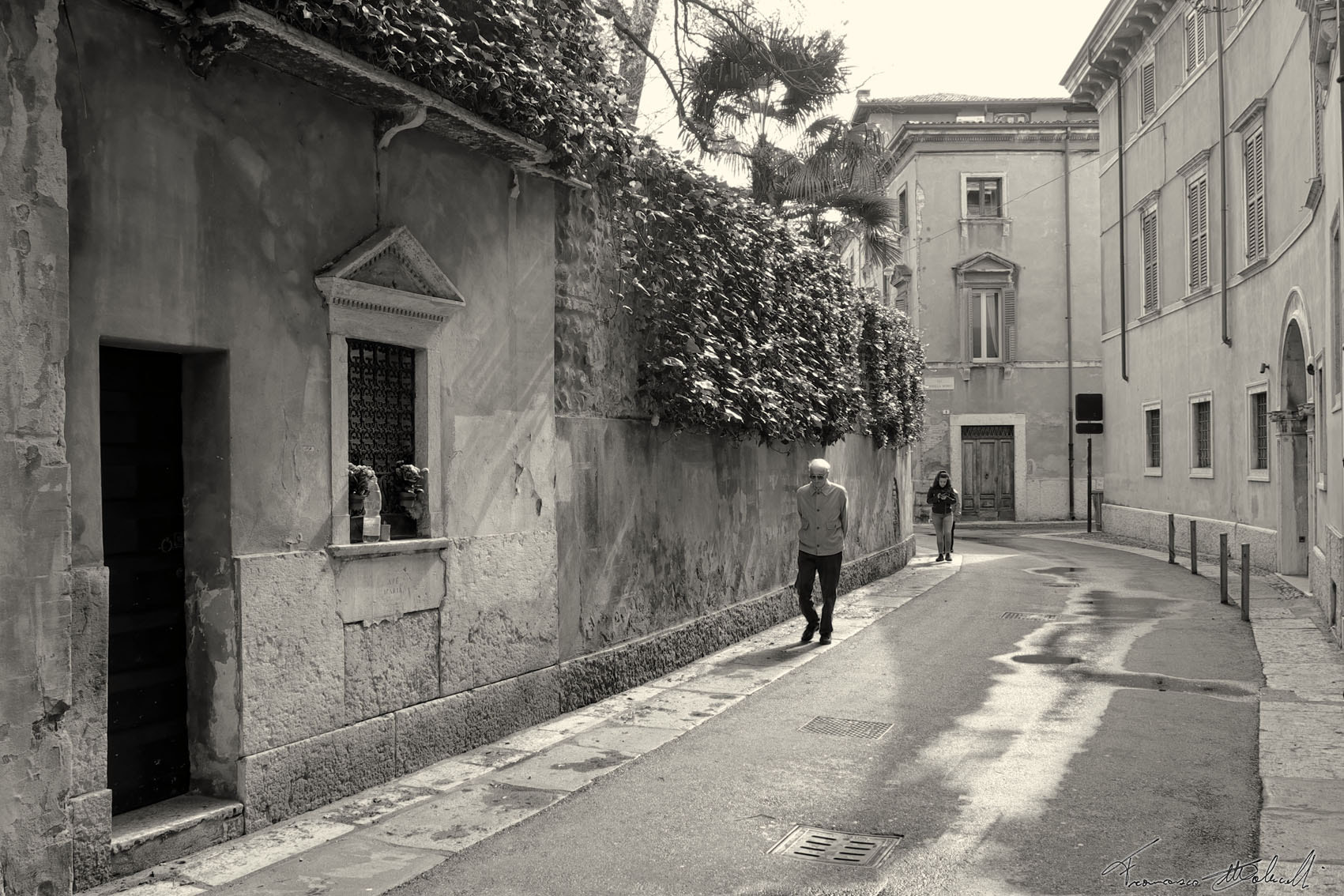 Fujifilm X-E2 + Fujifilm XF 18-55mm F2.8-4 R LM OIS sample photo. Generations lined up photography
