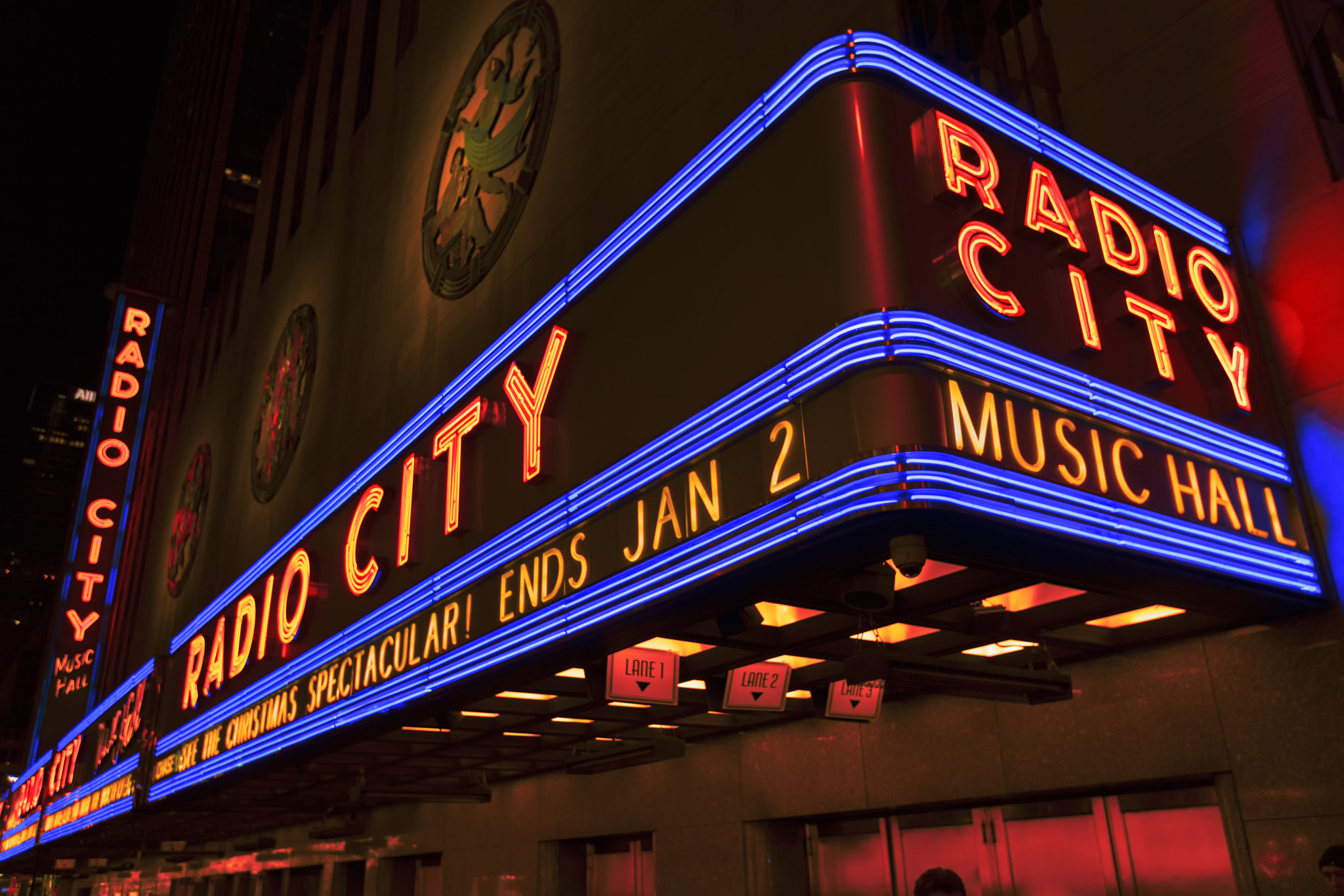 Canon EF 16-35mm F2.8L II USM sample photo. Radio city music hall at christmas. photography