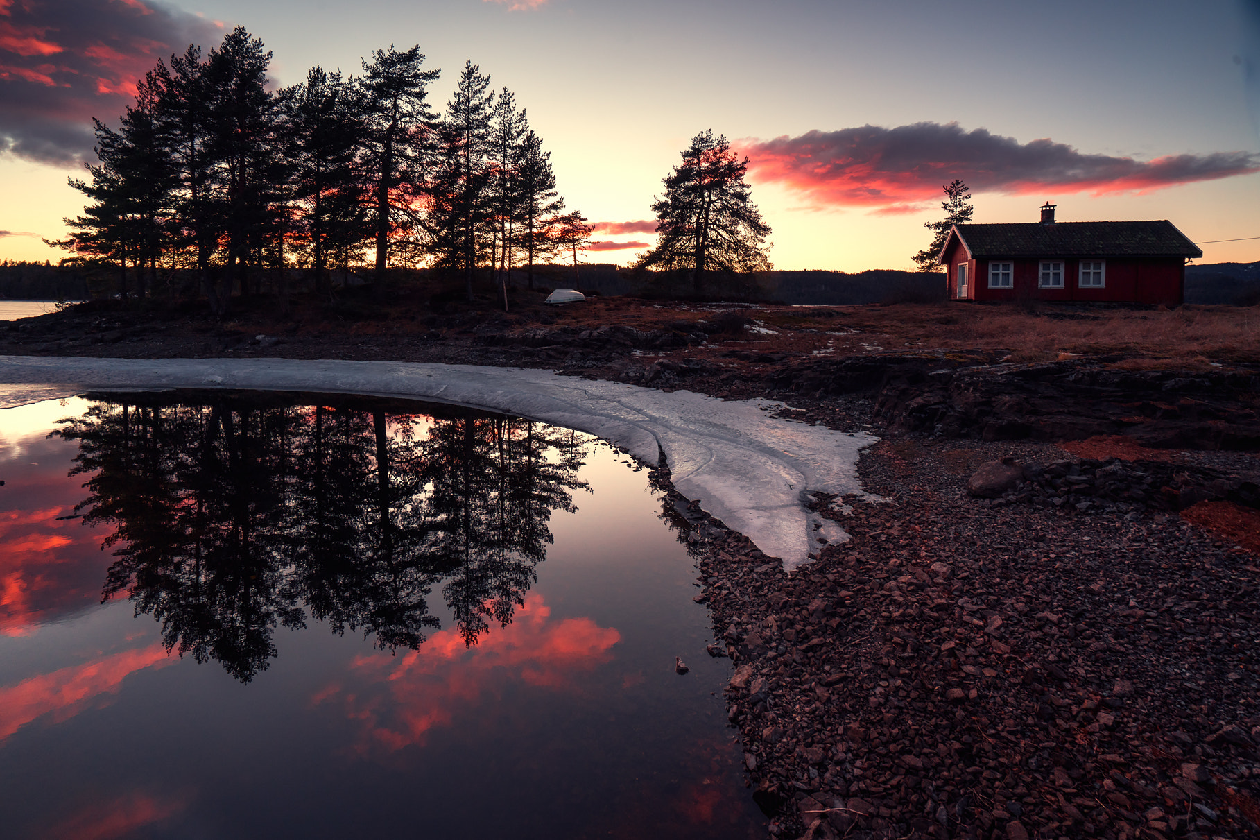 Sony a7R II + Sony Vario-Tessar T* FE 16-35mm F4 ZA OSS sample photo. Red sunset photography
