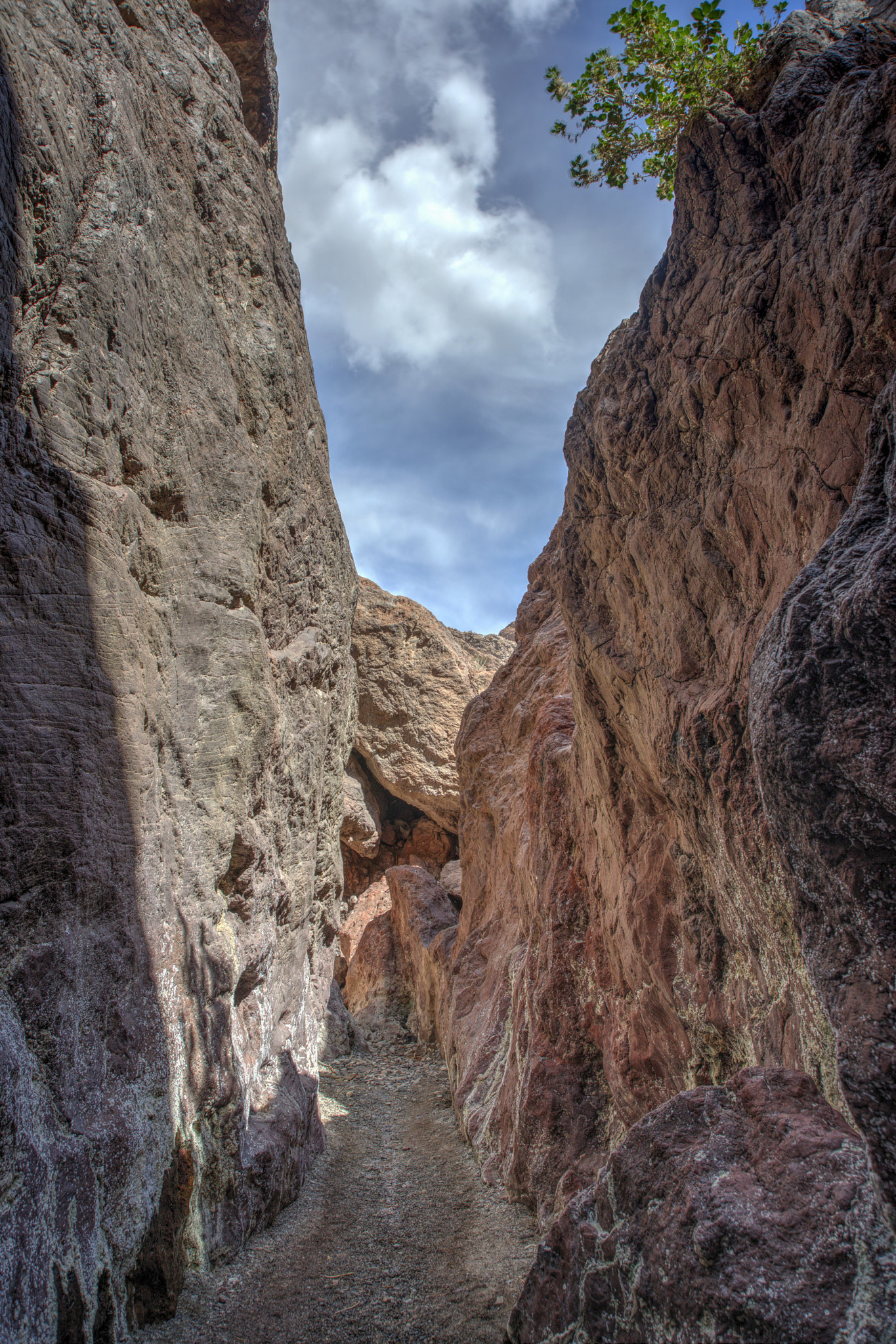 AF Zoom-Nikkor 28-105mm f/3.5-4.5D IF sample photo. Canyon photography