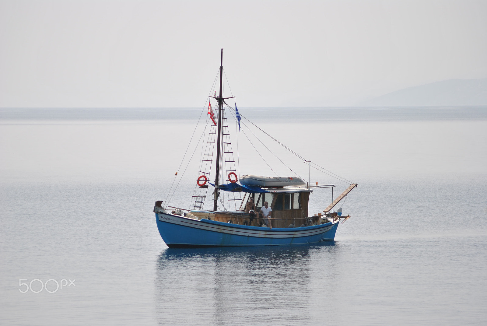 Nikon D3000 + Sigma 70-300mm F4-5.6 APO DG Macro sample photo. The boat photography