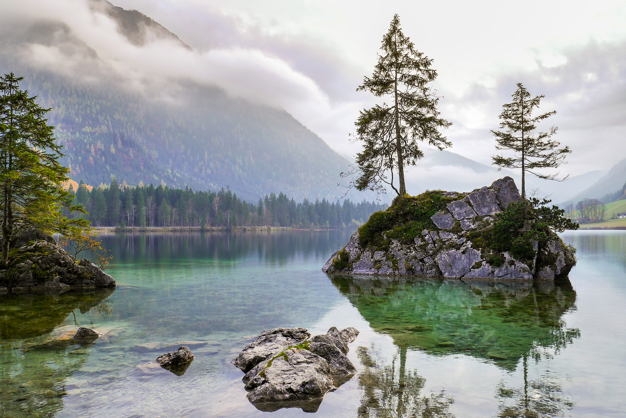 LUMIX G VARIO 14-42/F3.5-5.6 II sample photo. Lake in the alps photography
