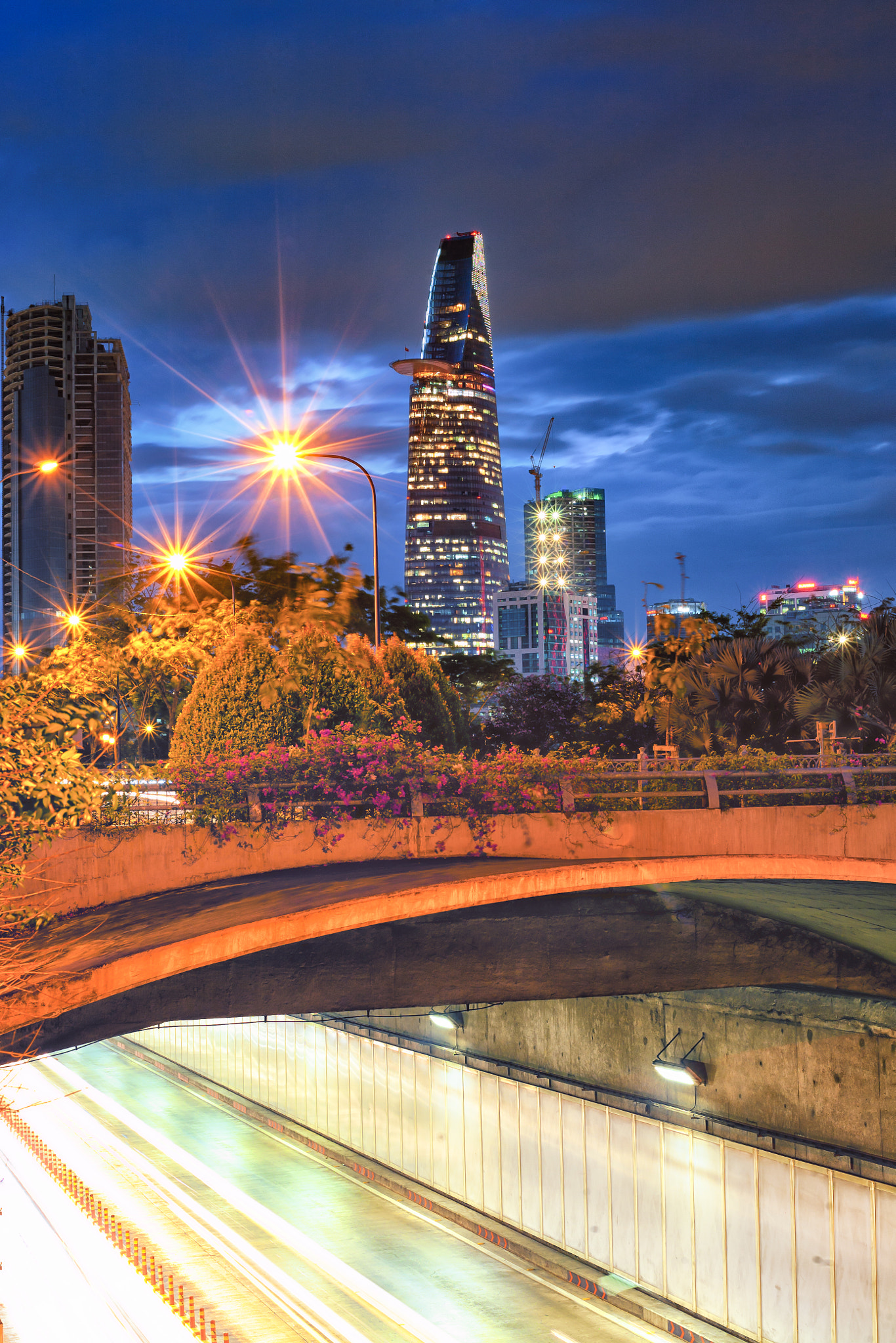 Canon EOS 5D sample photo. Up above the tunnel photography