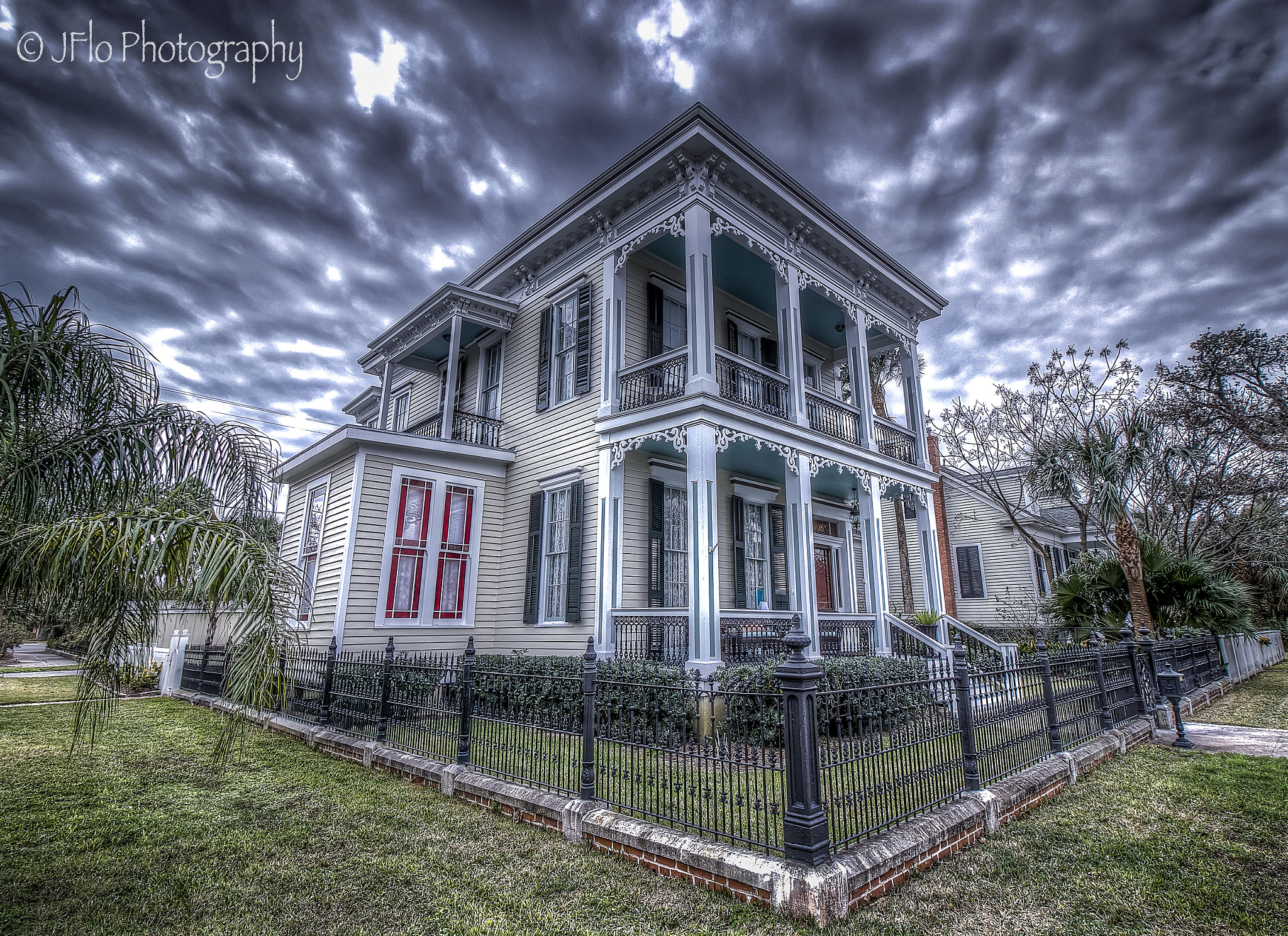 Canon EOS 7D Mark II + Canon EF-S 10-18mm F4.5–5.6 IS STM sample photo. Victorian house photography