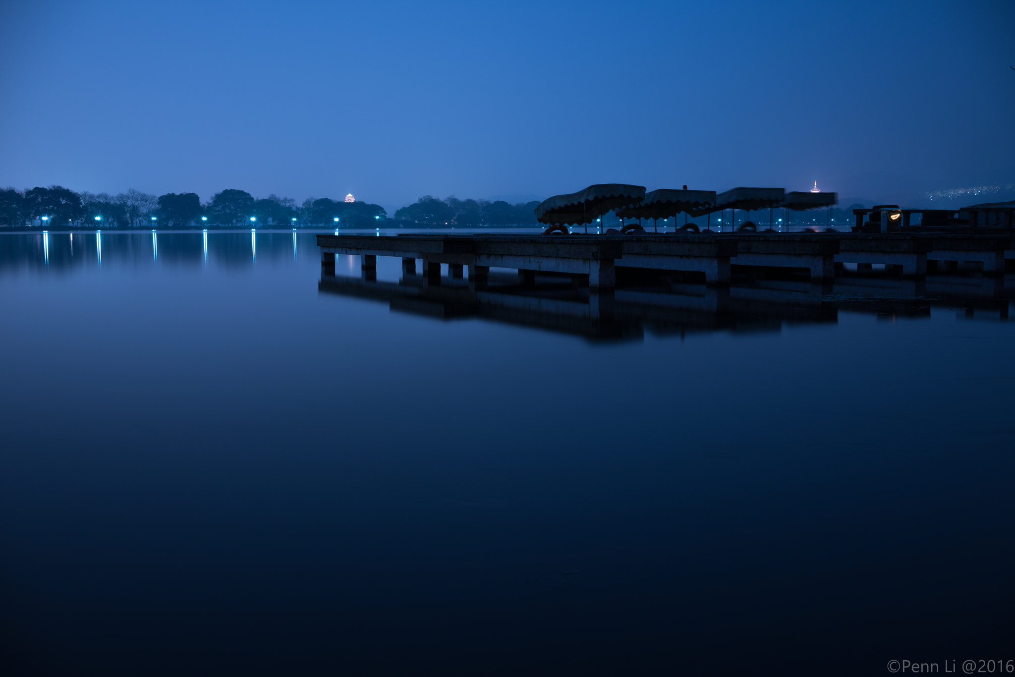 Sony a7R II + Sony Sonnar T* FE 35mm F2.8 ZA sample photo. Silence on the lake photography