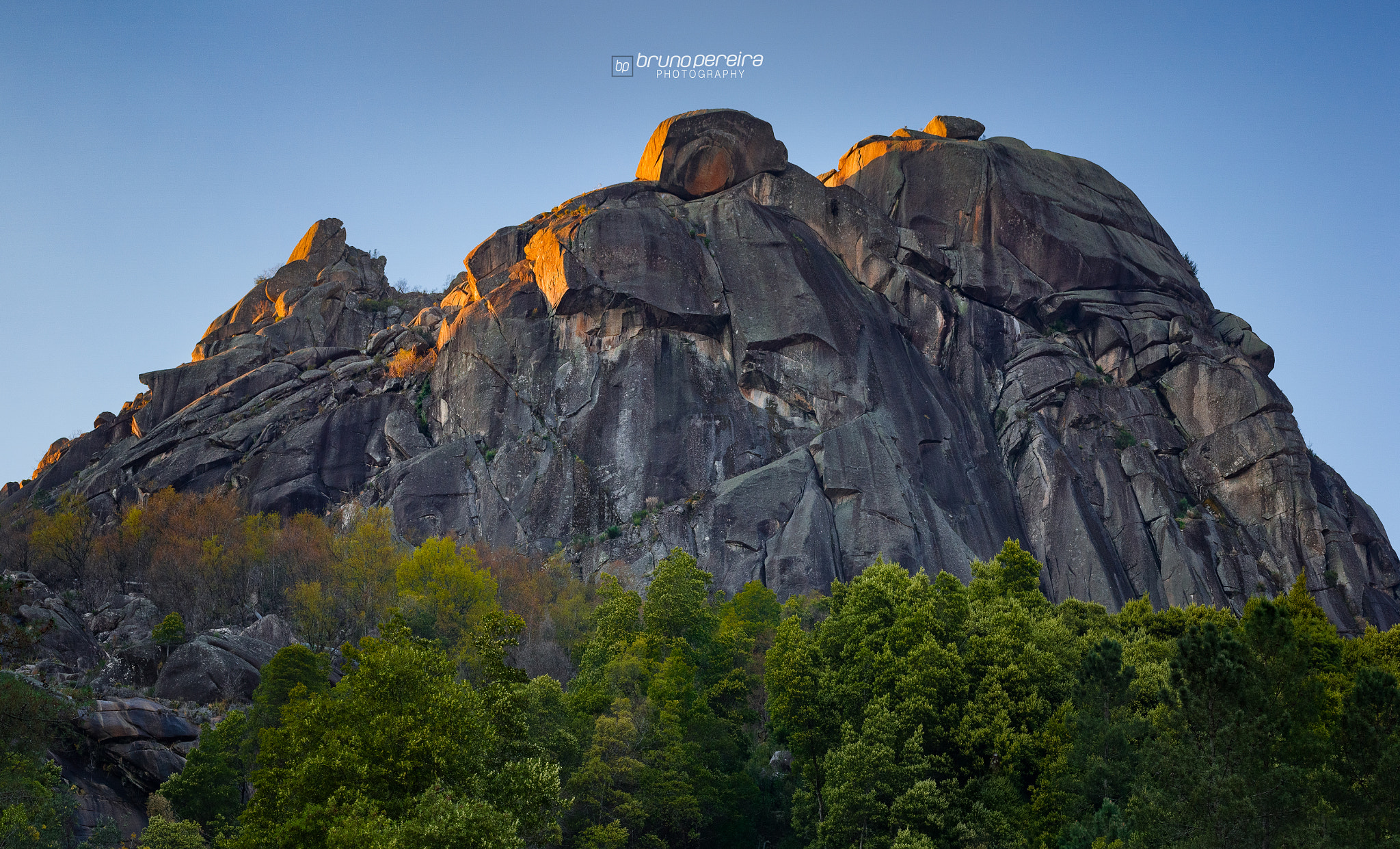 Canon EOS 7D + Canon EF 70-200mm F4L USM sample photo. Golden light on peneda photography