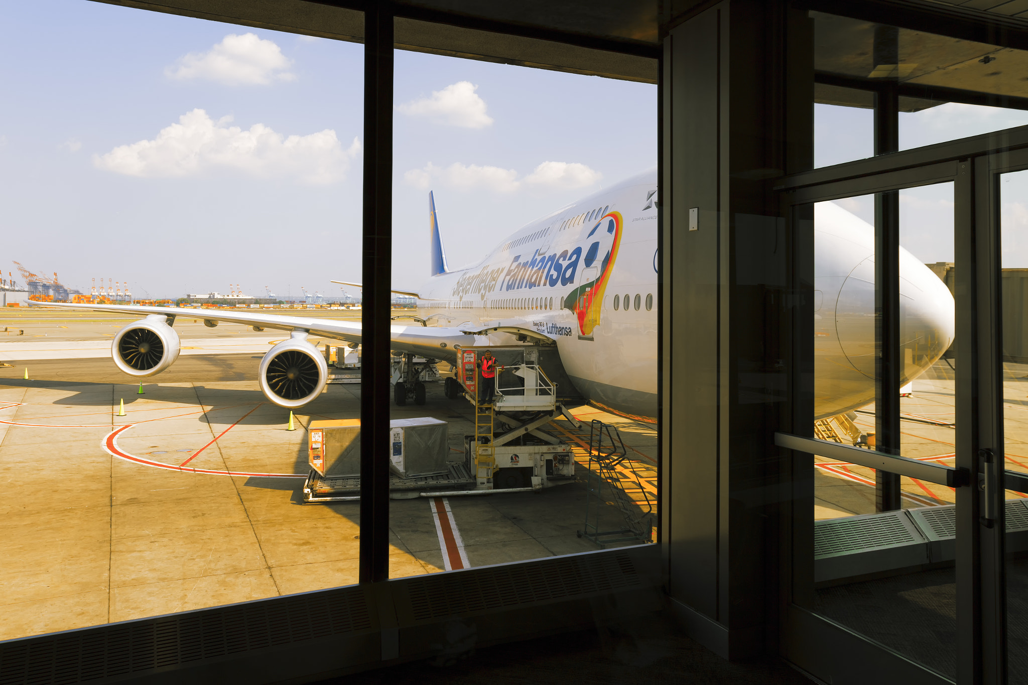 Canon EOS 7D Mark II sample photo. Lufthansa plane at jfk airport terminal photography