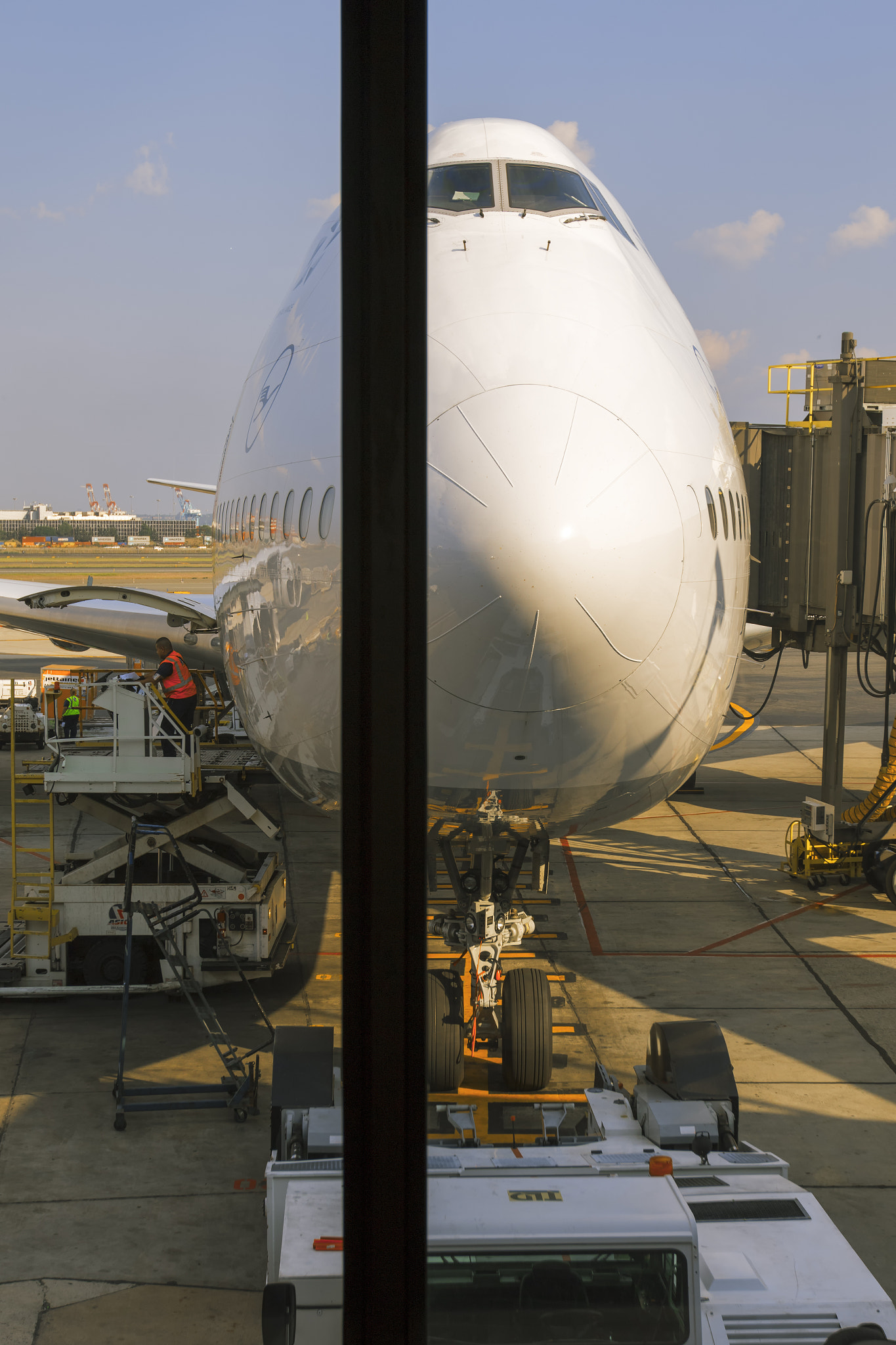 Canon EF 16-35mm F2.8L II USM sample photo. Lufthansa plane at jfk airport terminal photography