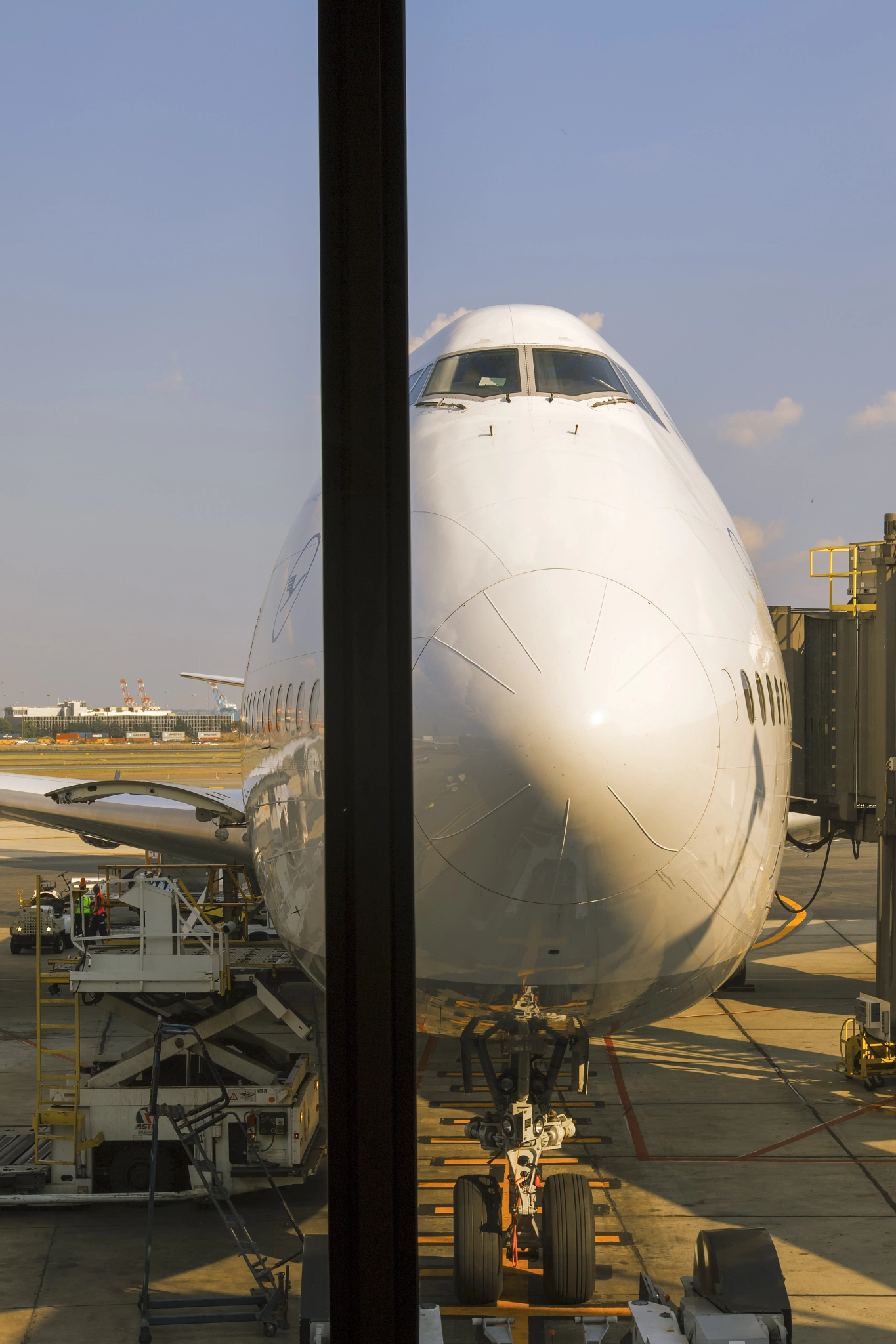 Canon EOS 7D Mark II + Canon EF 16-35mm F2.8L II USM sample photo. Lufthansa plane at jfk airport terminal photography