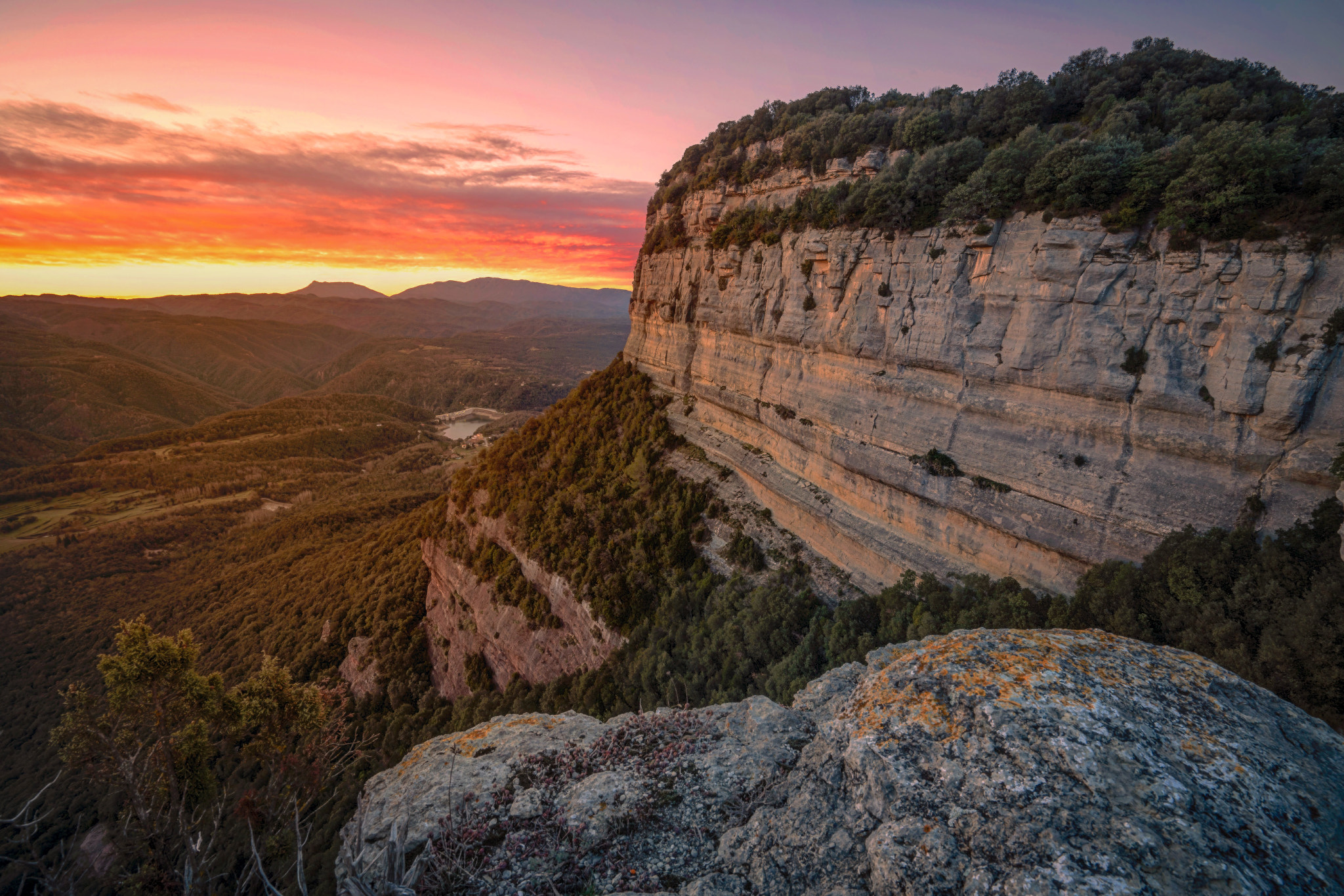 Sony a7R II + Sony Vario-Tessar T* FE 16-35mm F4 ZA OSS sample photo. Tavertet photography