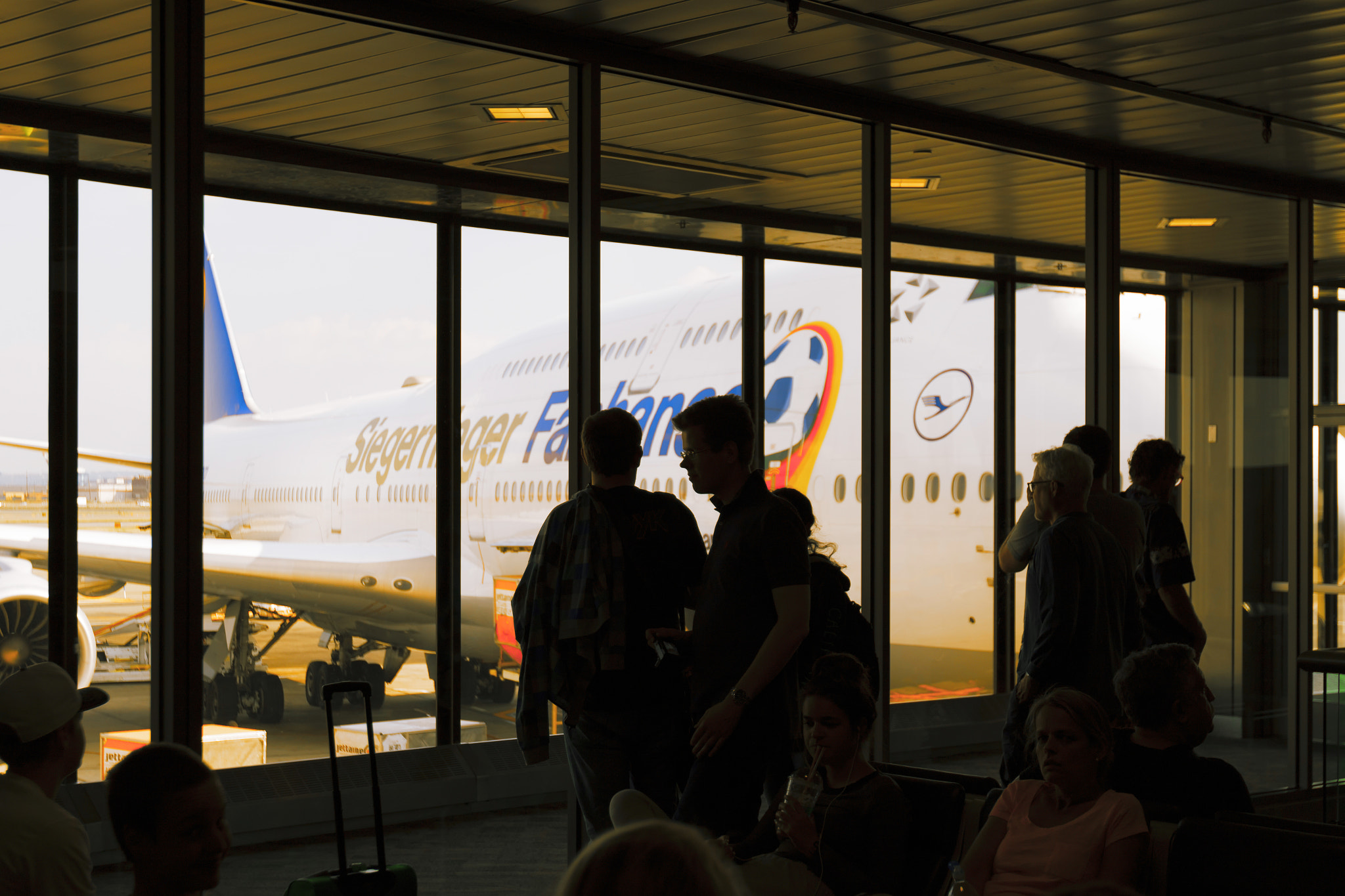 Canon EF 16-35mm F2.8L II USM sample photo. Lufthansa plane at jfk airport terminal photography