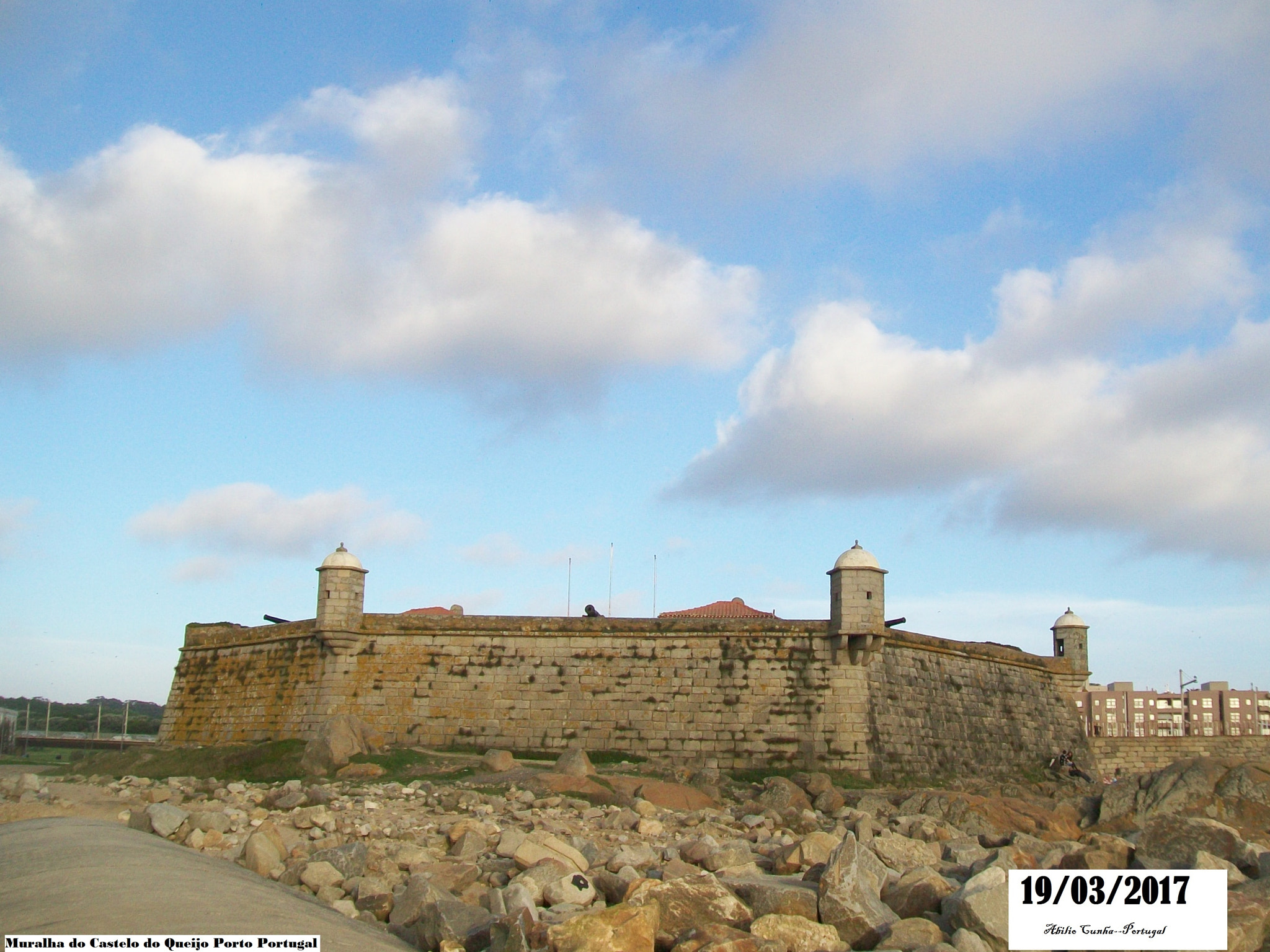 Kodak EasyShare C913 sample photo. Muralha do castelo do queijo cidade do porto portugal photography