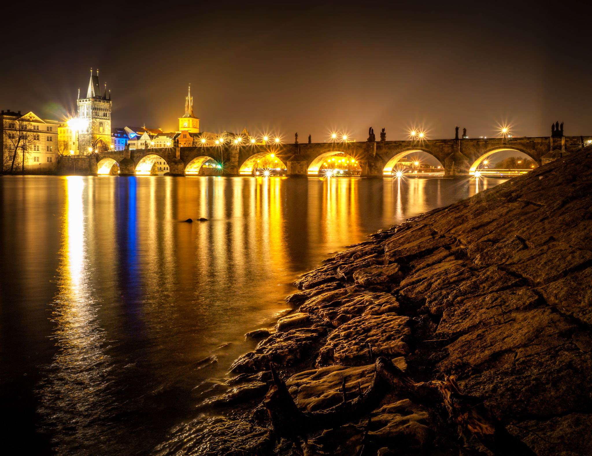 Olympus OM-D E-M5 II + Olympus M.Zuiko Digital ED 12-40mm F2.8 Pro sample photo. Charles bridge at night photography