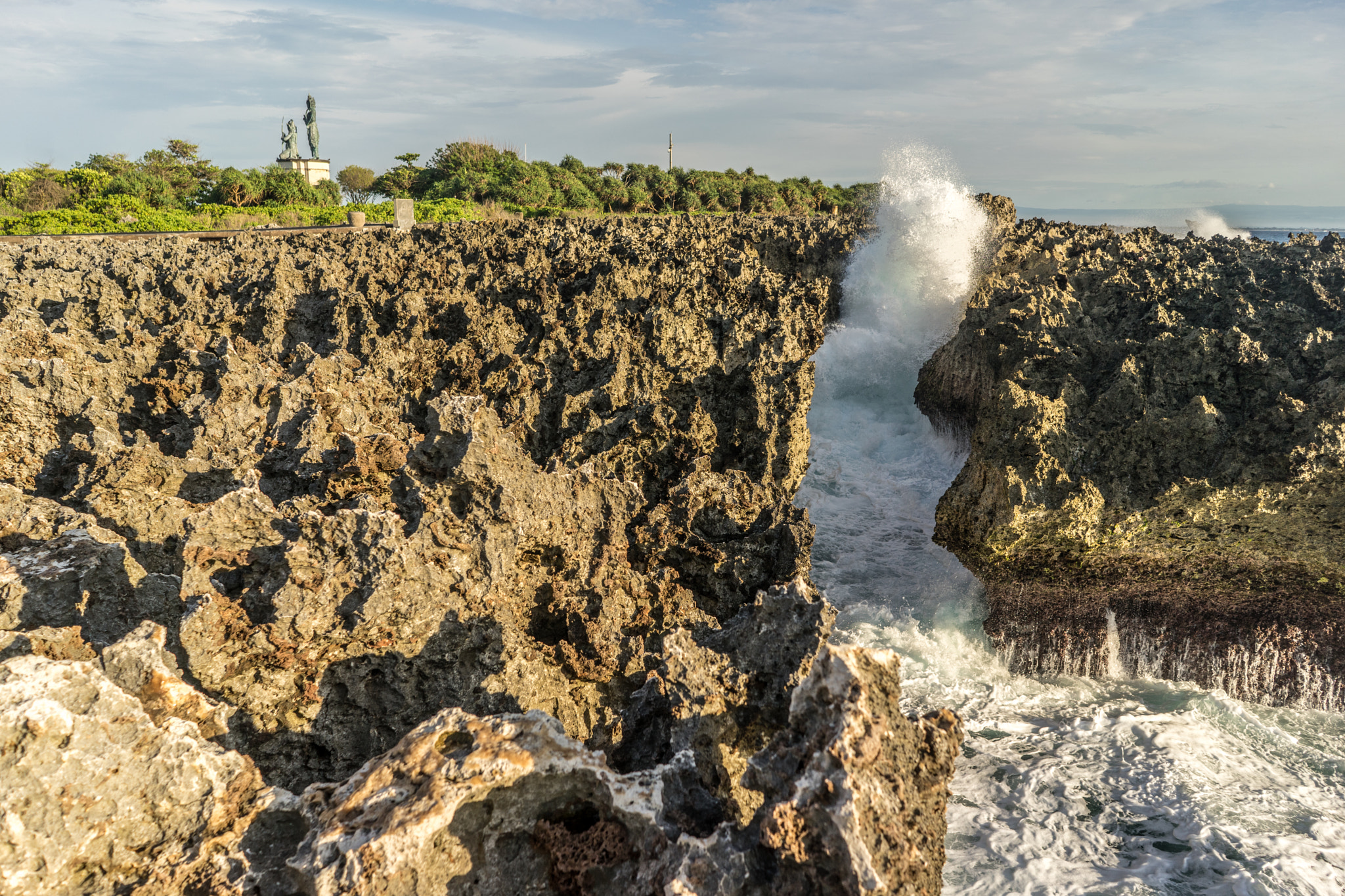 Sony a7 + Sony FE 28mm F2 sample photo. Wave photography