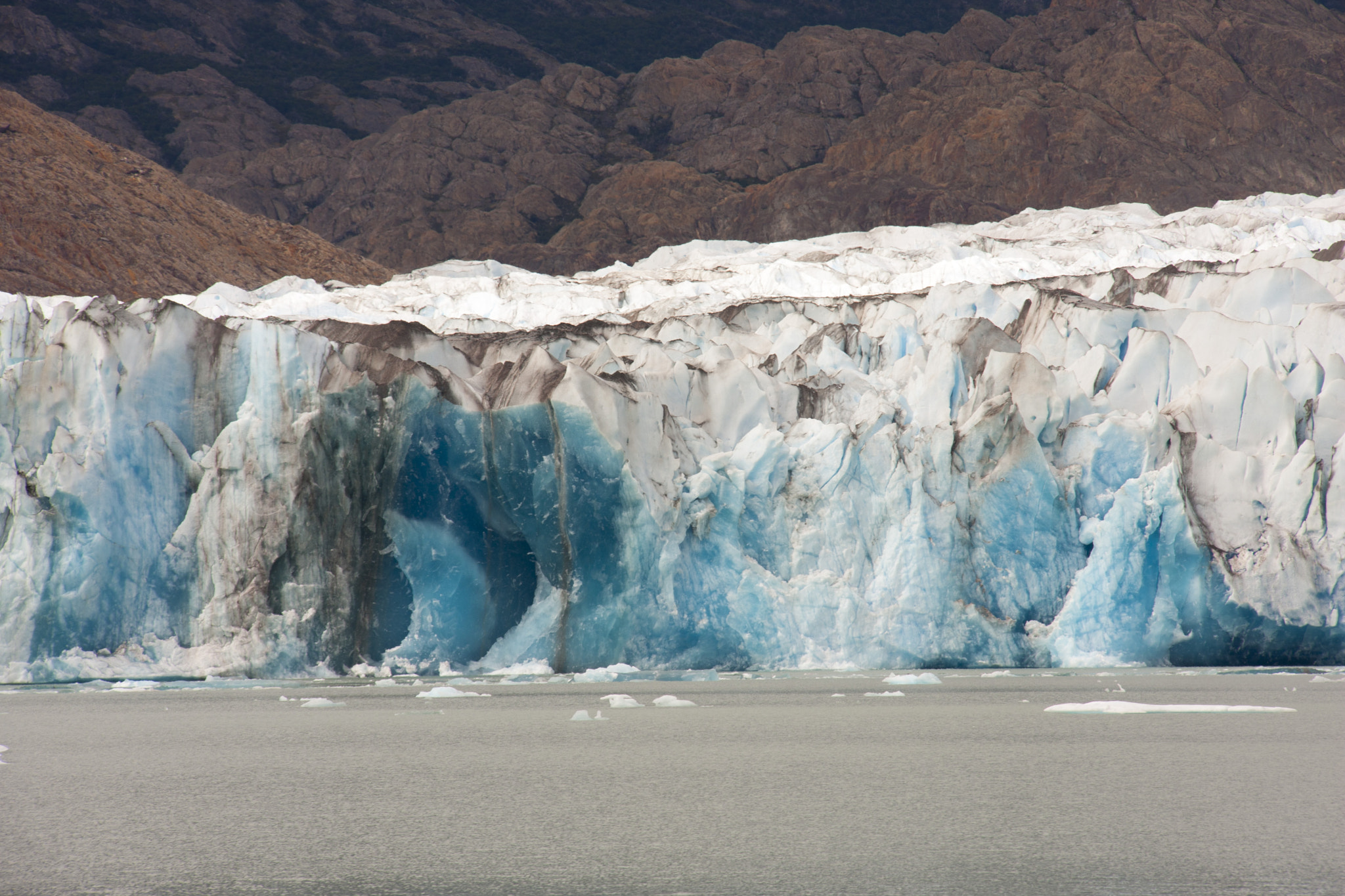 Canon EOS 40D + Canon EF-S 18-200mm F3.5-5.6 IS sample photo. Viedma glacier photography