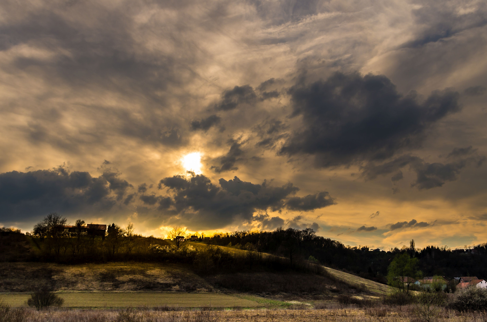Pentax smc DA 18-55mm F3.5-5.6 AL WR sample photo. Clouds photography
