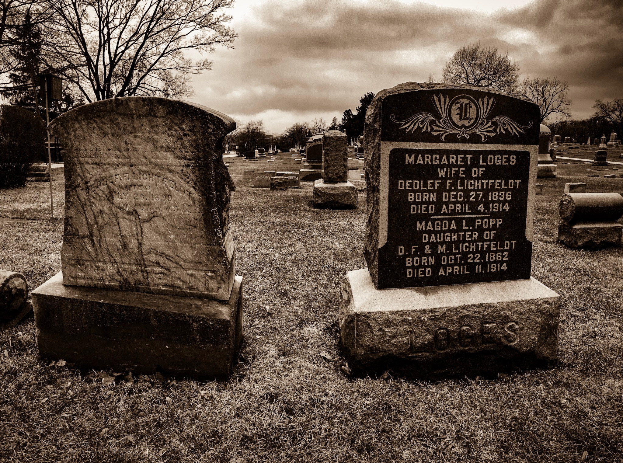 iPhone 7 Plus back camera 3.99mm f/1.8 sample photo. If there's an old cemetery to be found, i will wander through it... photography