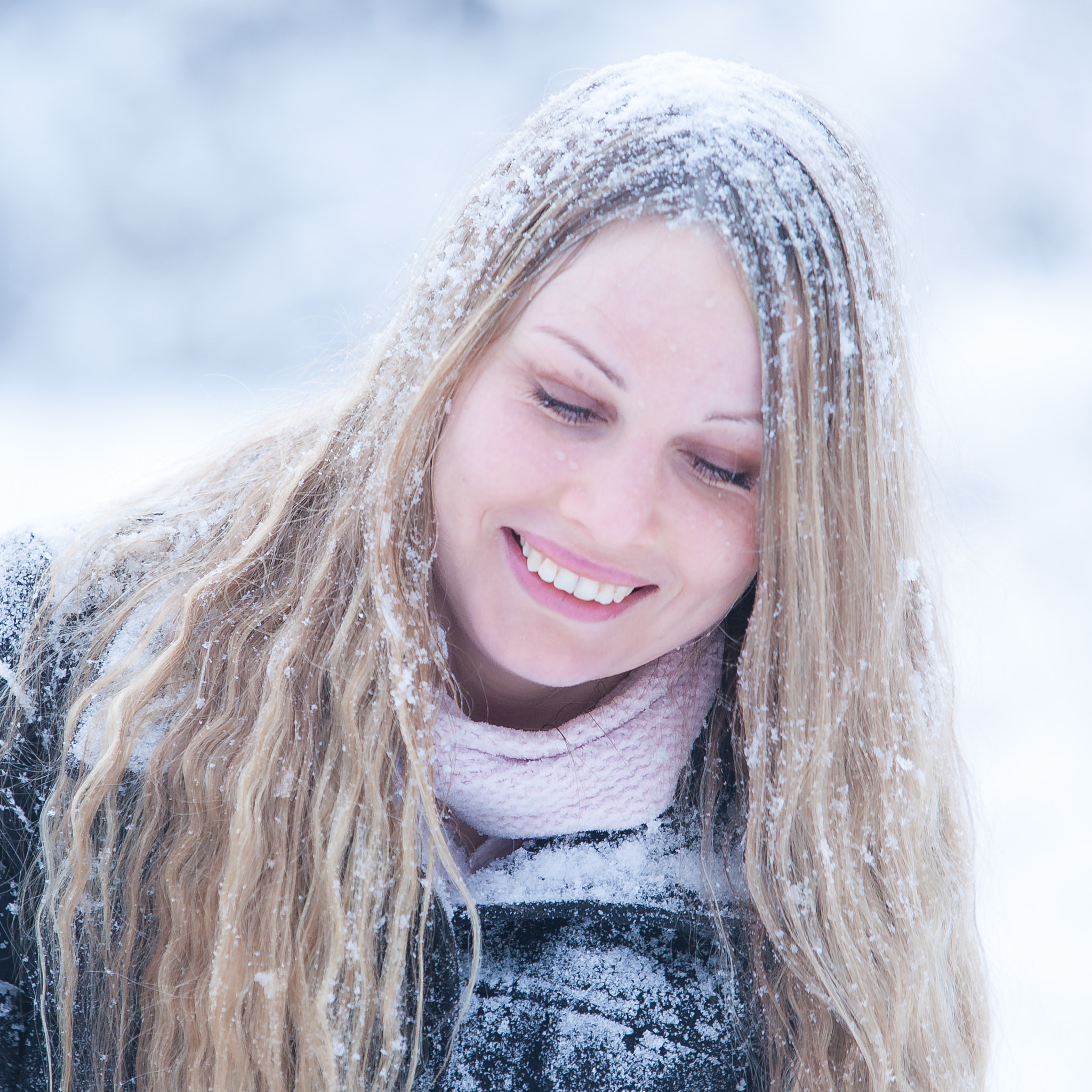 Canon EOS 5D Mark II + Canon EF 70-200mm F2.8L IS USM sample photo. Winter portrait photography