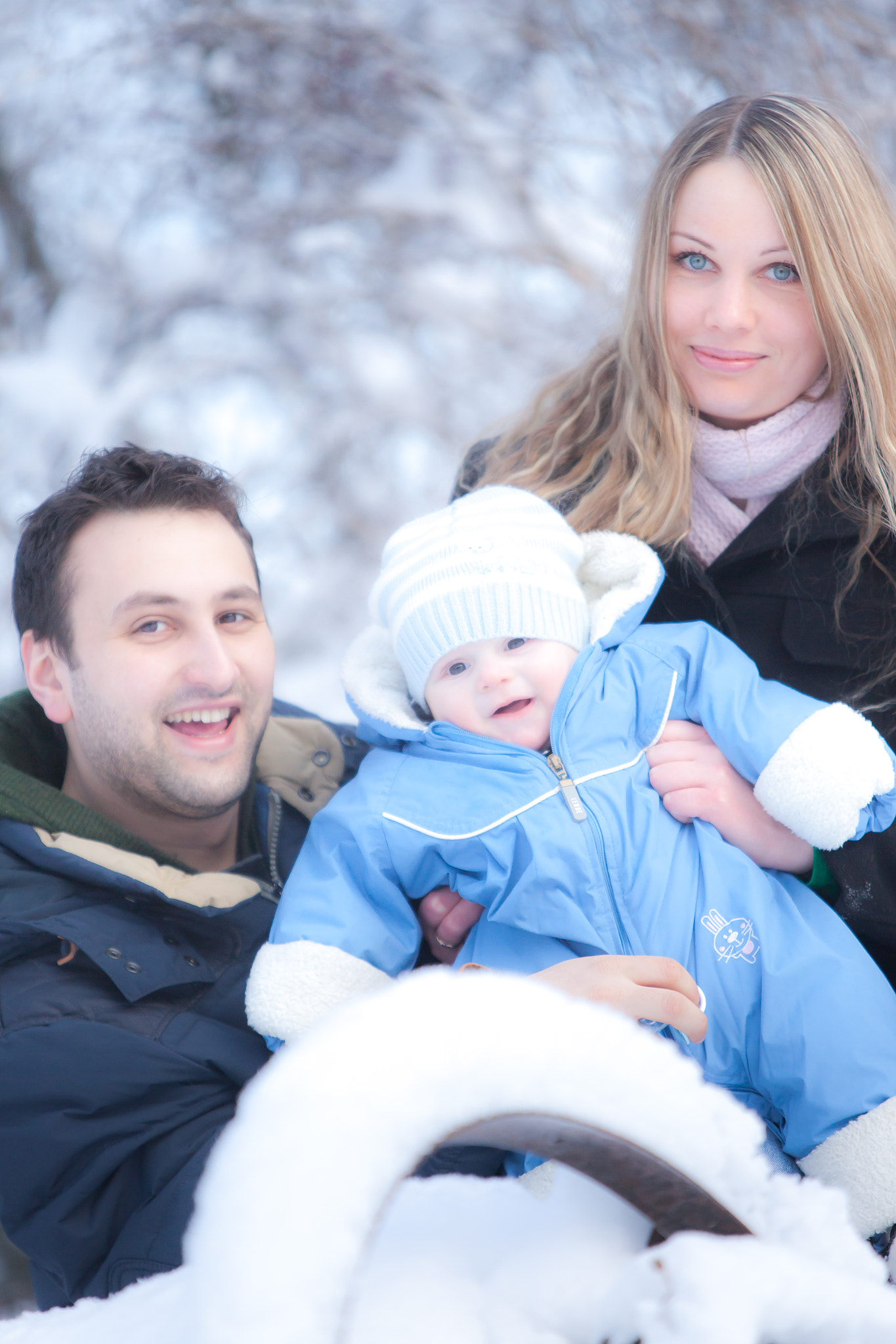 Canon EOS 5D Mark II + Canon EF 70-200mm F2.8L IS USM sample photo. Winter family portrait photography