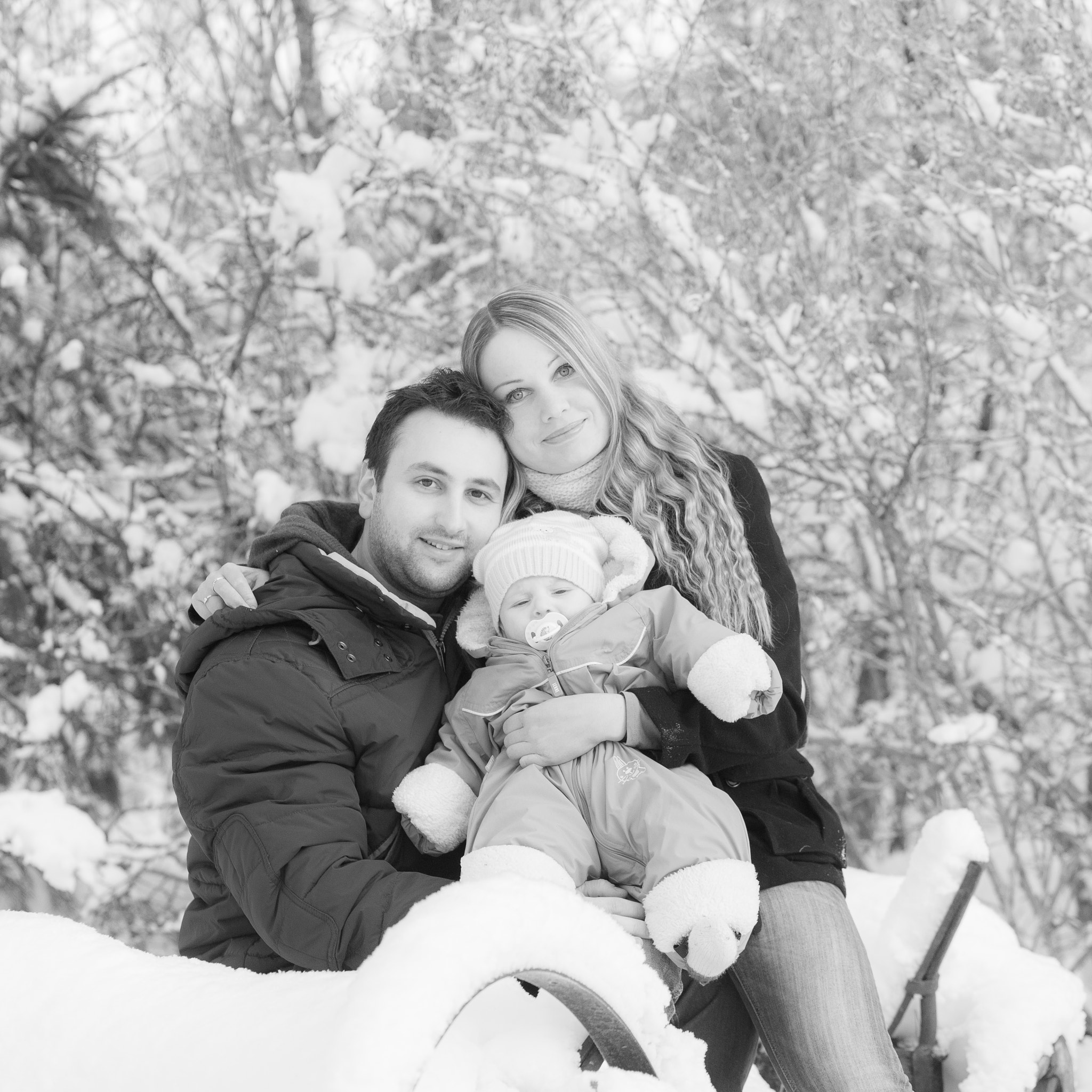 Canon EOS 5D Mark II sample photo. Winter family portrait photography