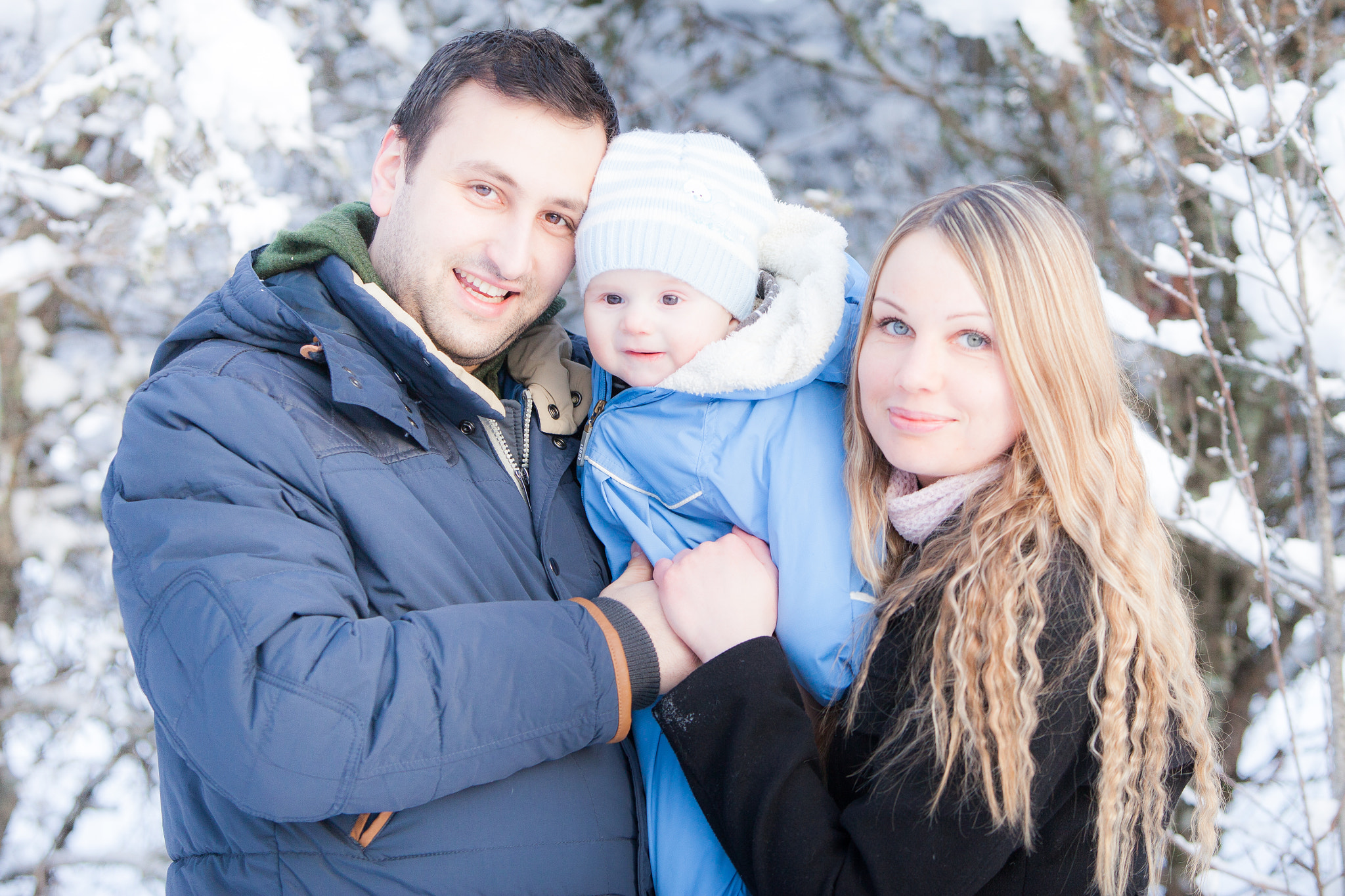 Canon EOS 5D Mark II + Canon EF 70-200mm F2.8L IS USM sample photo. Winter family portrait photography