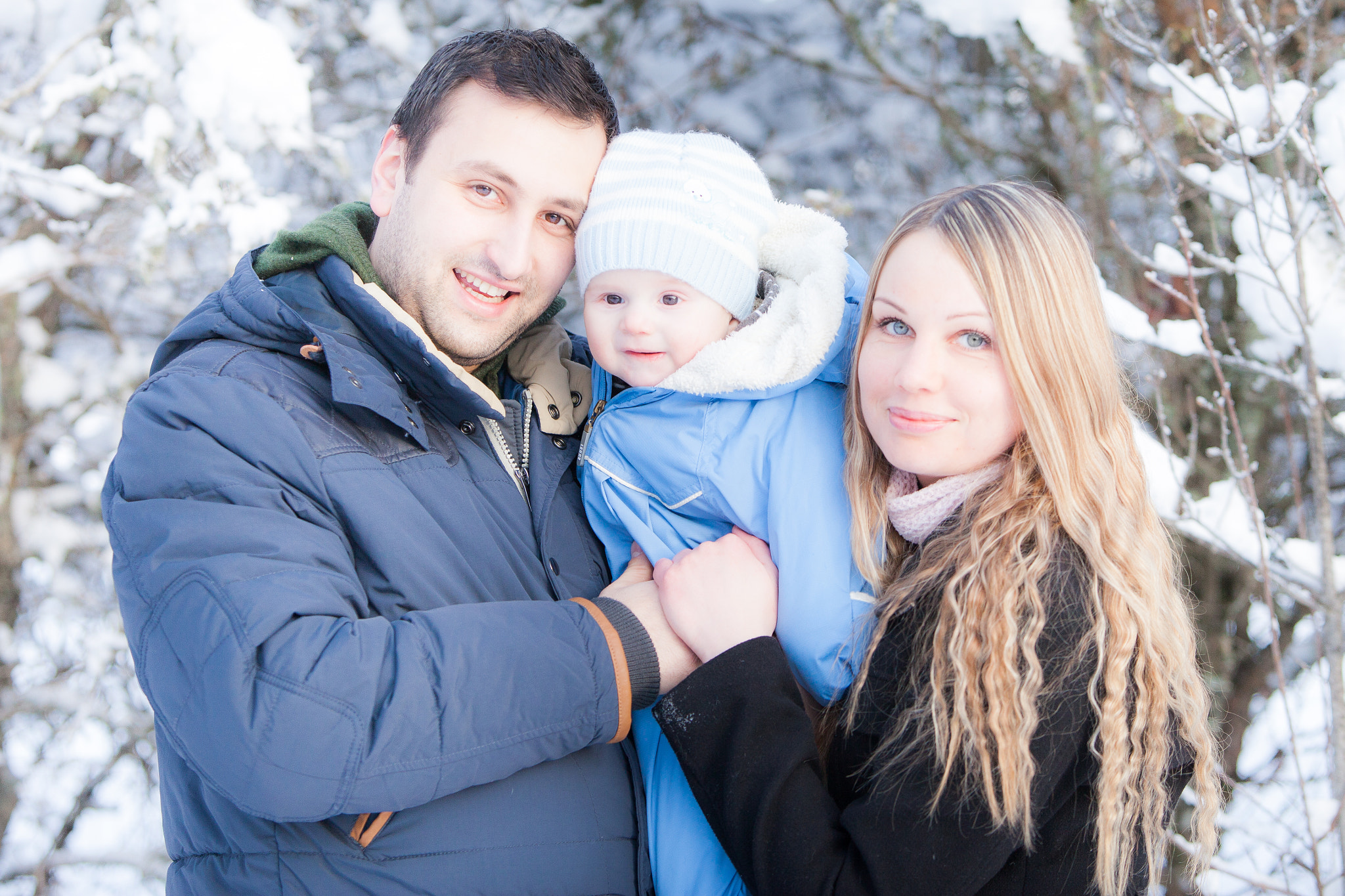 Canon EOS 5D Mark II sample photo. Winter family portrait photography