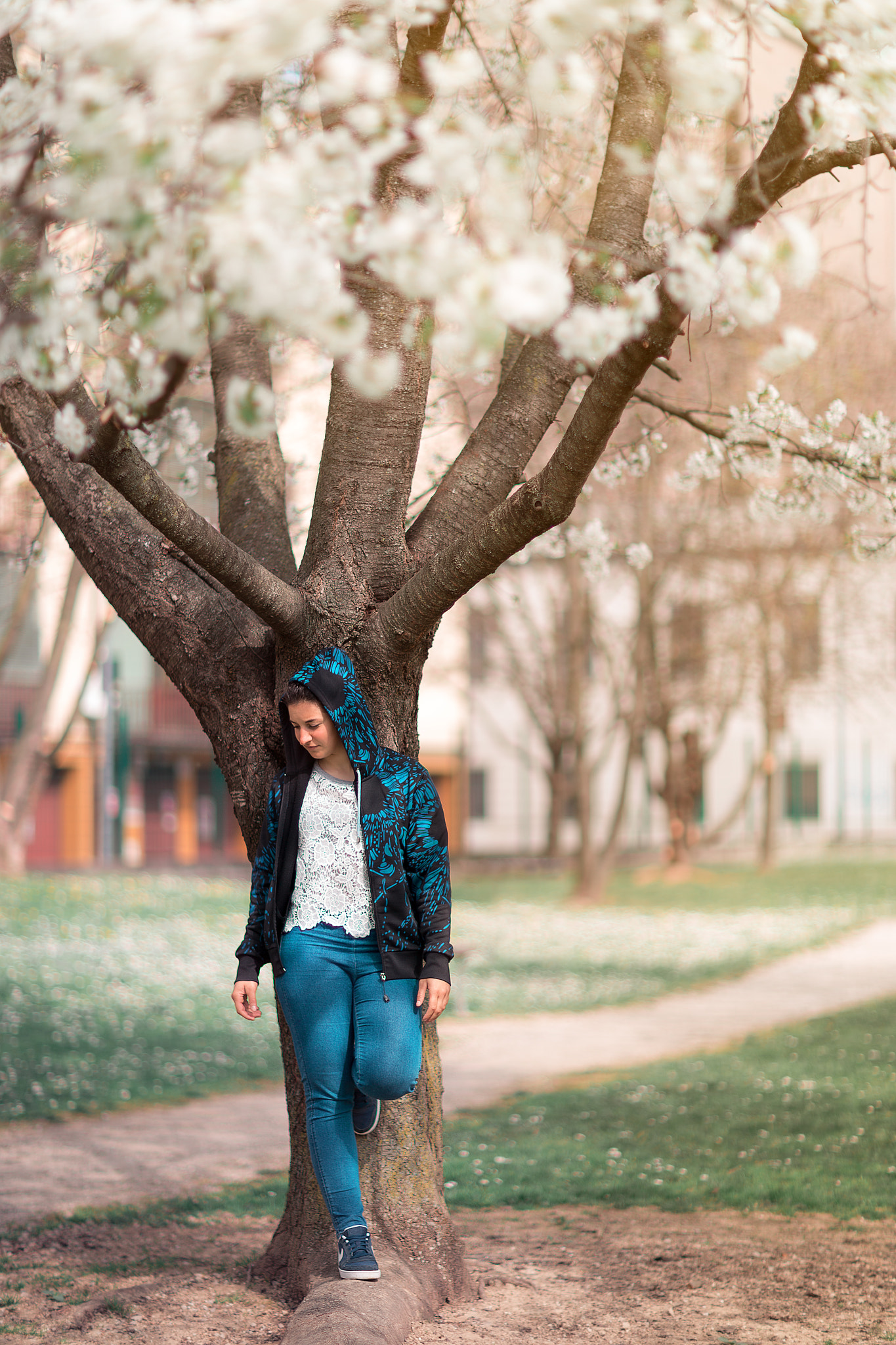 Canon EOS 6D + Canon EF 85mm F1.2L II USM sample photo. Springtime photography