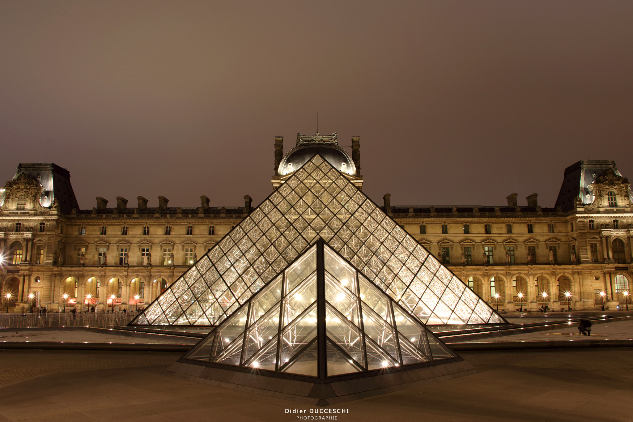 Canon EOS 80D + Sigma 18-50mm f/3.5-5.6 DC sample photo. Paris : the louvre pyramid photography
