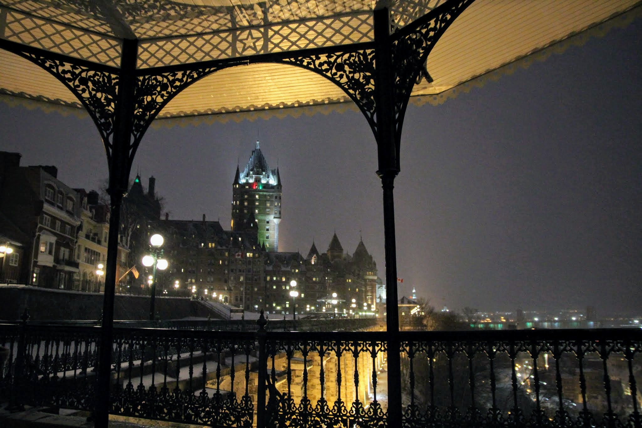 Canon EOS 600D (Rebel EOS T3i / EOS Kiss X5) sample photo. Frontenac castle photography