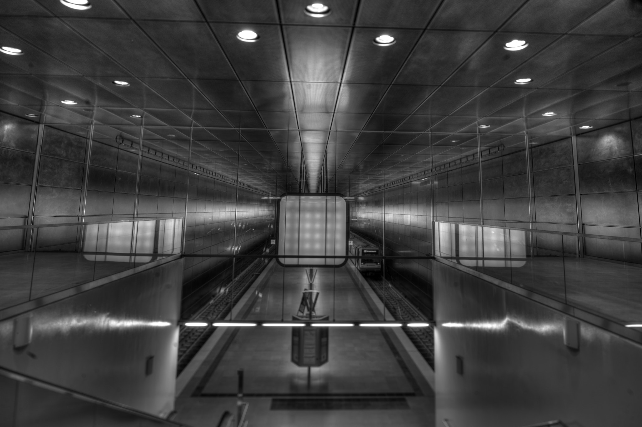 Nikon PC-E Nikkor 24mm F3.5D ED Tilt-Shift sample photo. U-4 univercity subway photography