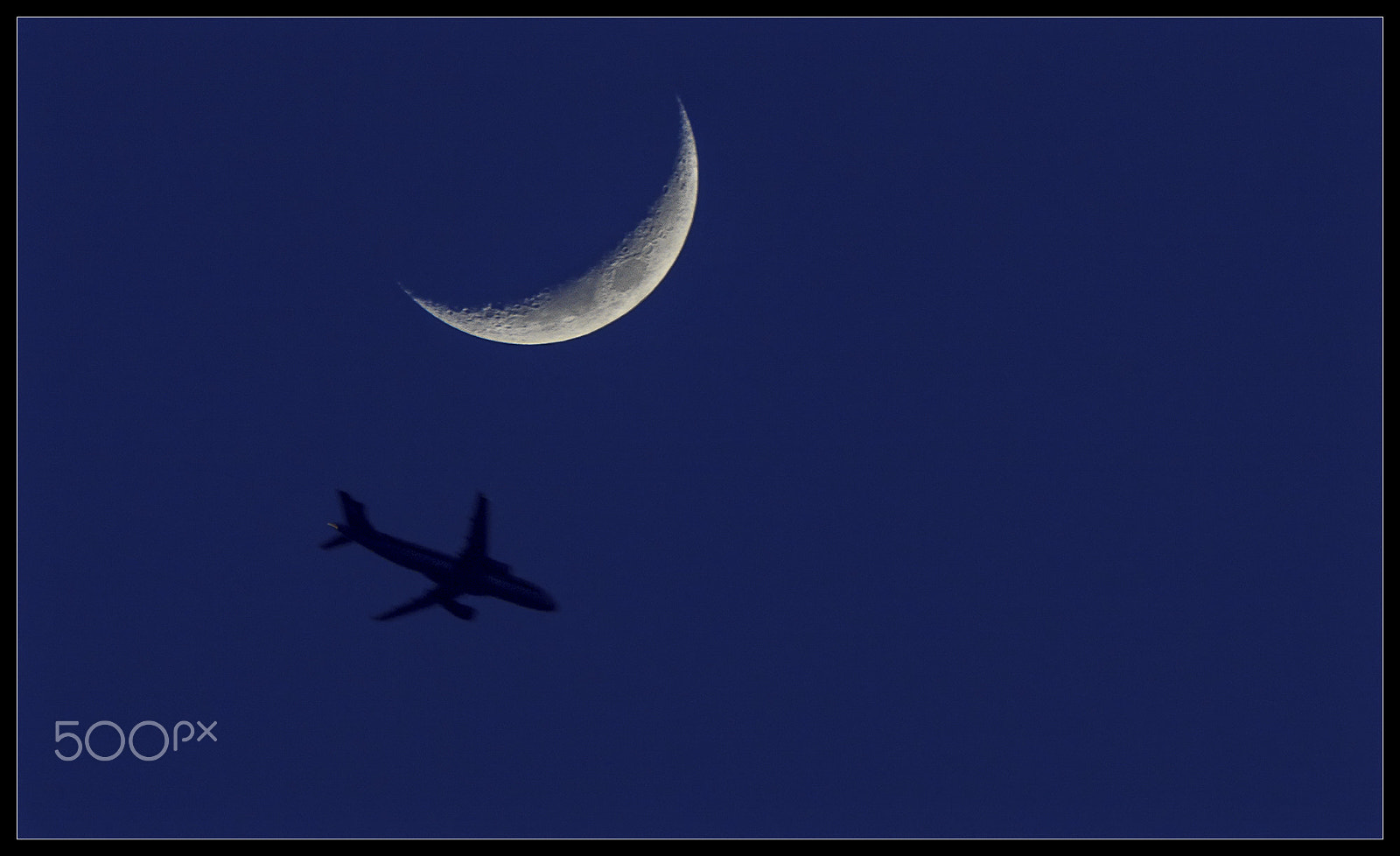 Canon EF 100-400mm F4.5-5.6L IS USM sample photo. Air & moon - aereo & luna photography