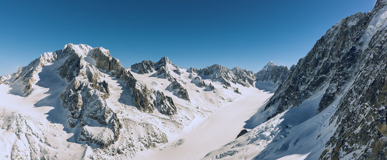 Canon EF 16-35mm F4L IS USM sample photo. Grands montets photography