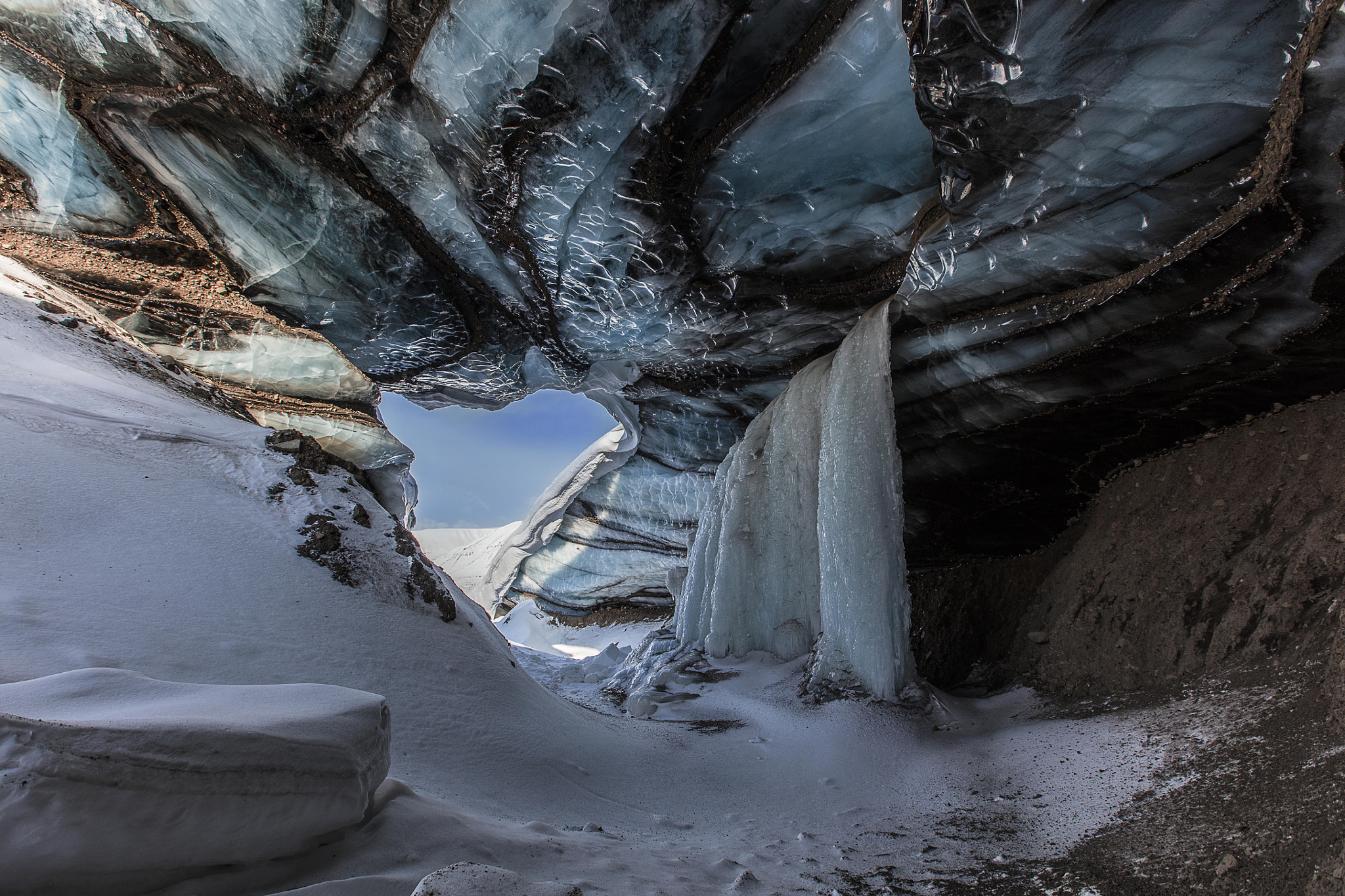 Canon EOS 5DS + Canon EF 16-35mm F2.8L II USM sample photo. The tunnel. photography