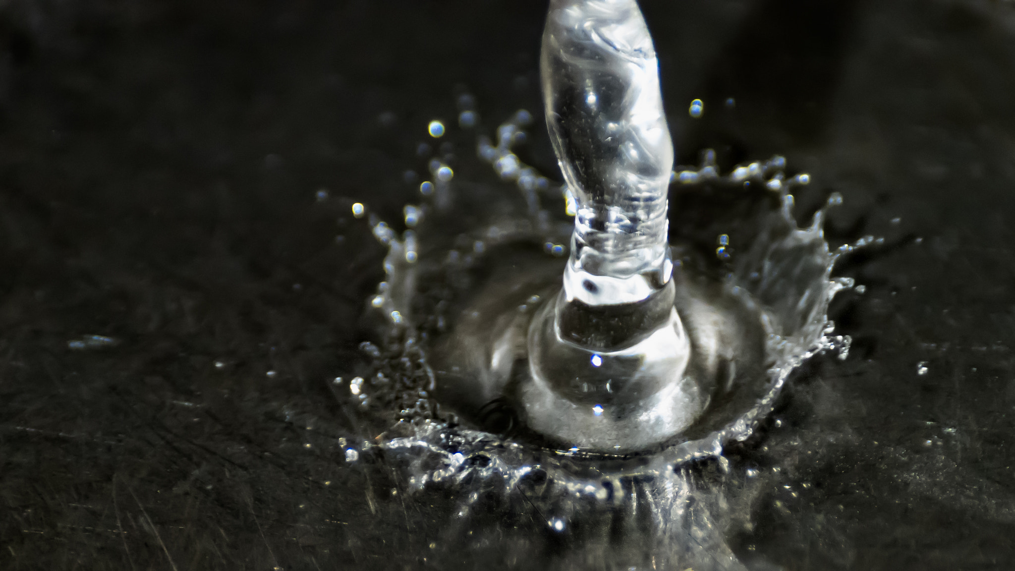 Nikon D5500 + Sigma 70-300mm F4-5.6 DG Macro sample photo. Almost perfect splash photography