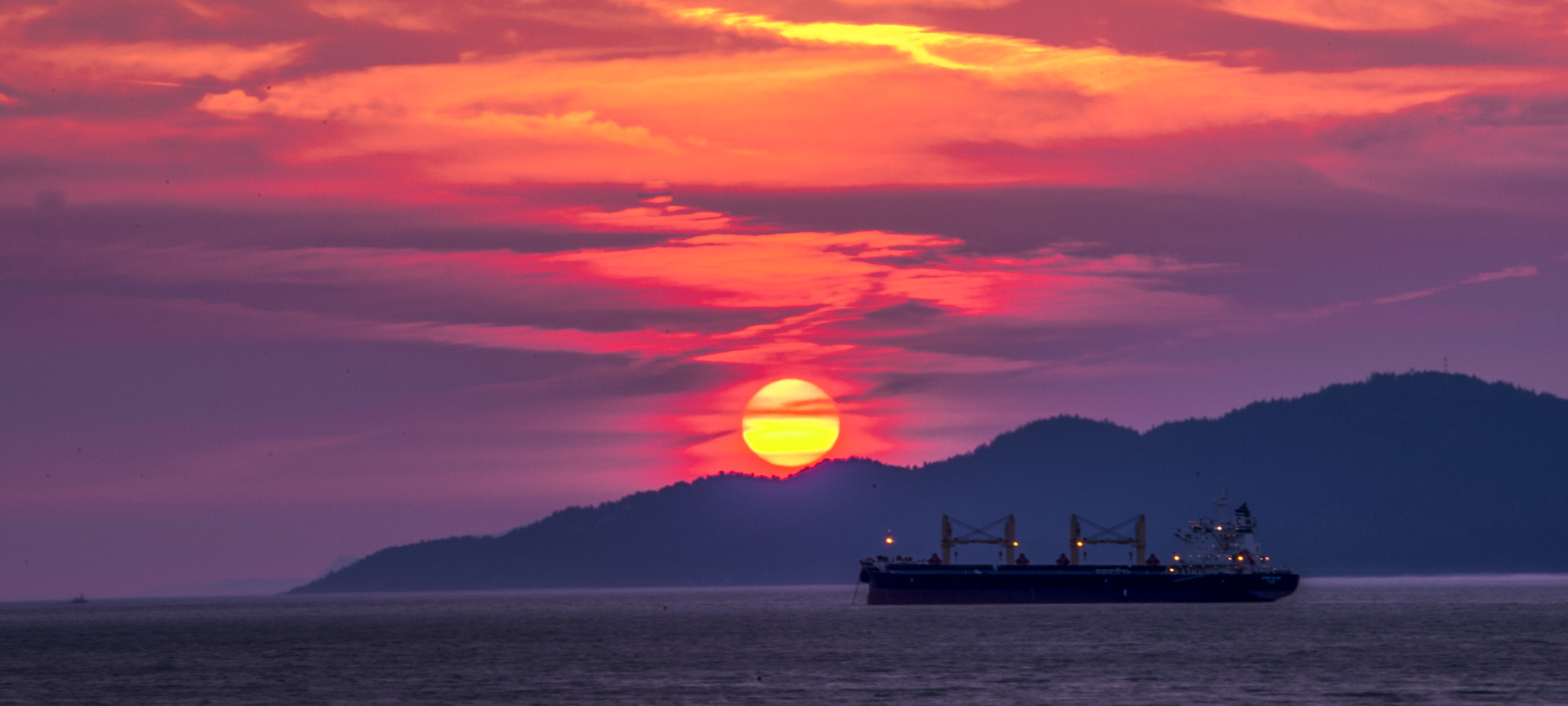 Nikon D800 + Nikon AF-S Nikkor 70-200mm F4G ED VR sample photo. Sunset near my home at spanish banks photography