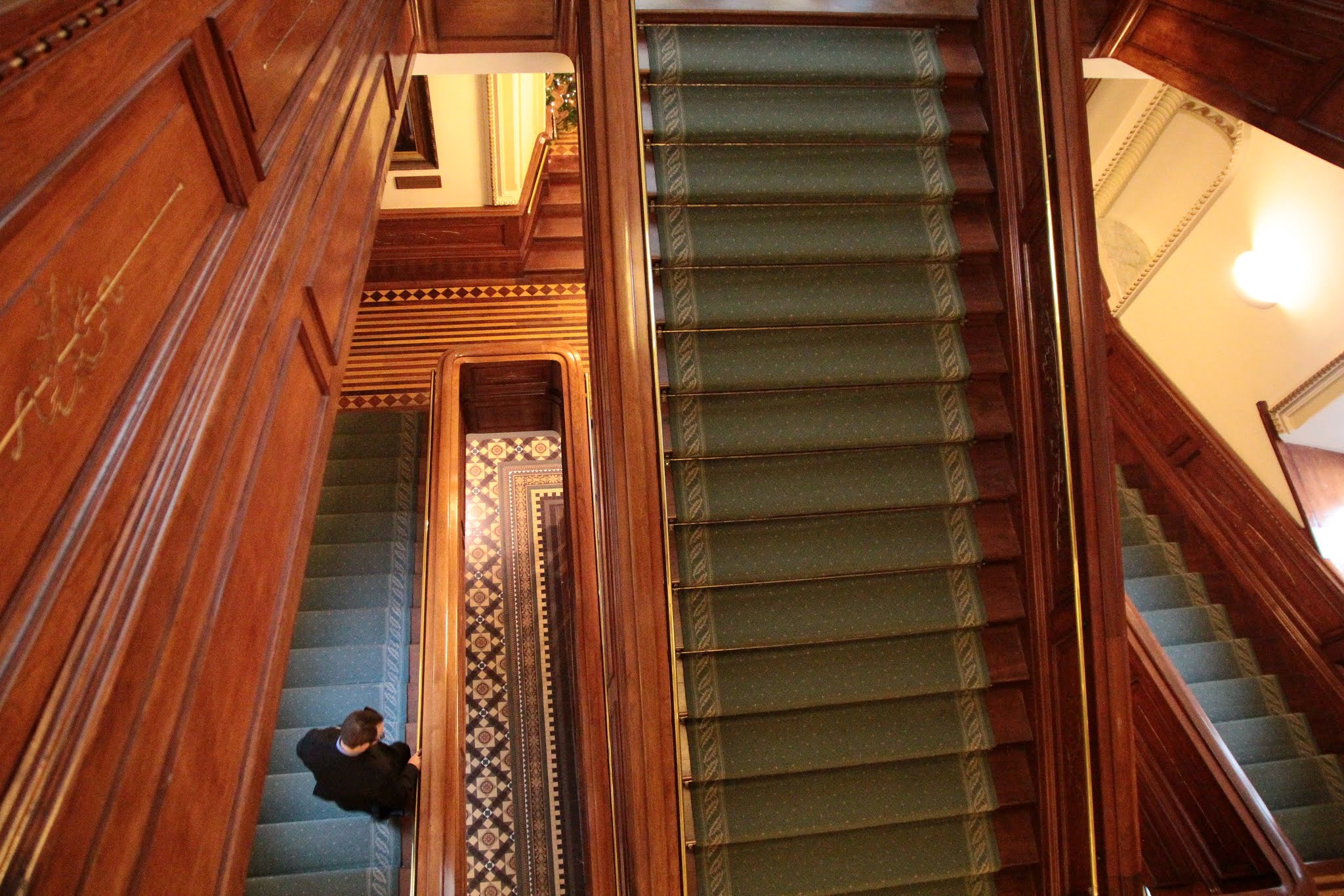 Sigma 17-70mm F2.8-4 DC Macro OS HSM sample photo. The man on the stairs photography