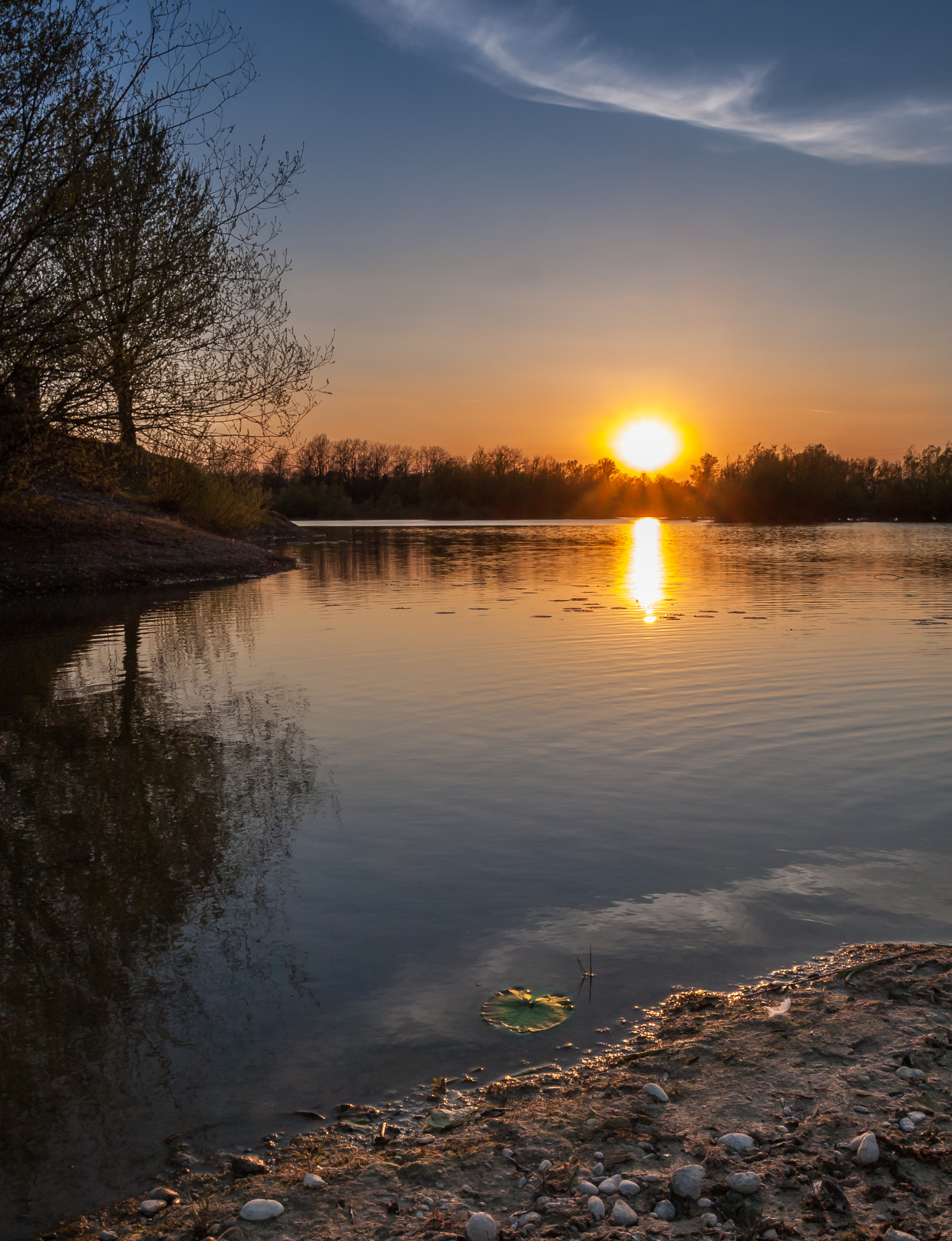 Olympus E-520 (EVOLT E-520) + OLYMPUS 14-42mm Lens sample photo. Sunset at lake orešje photography