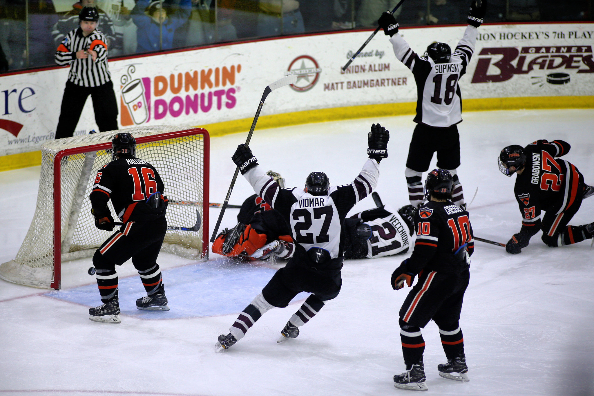 Canon EF 200mm f/1.8L sample photo. Princeton
1
15-15-3

union
4
24-8-3

friday, march 10, 2017

non-conference game
ecac... photography