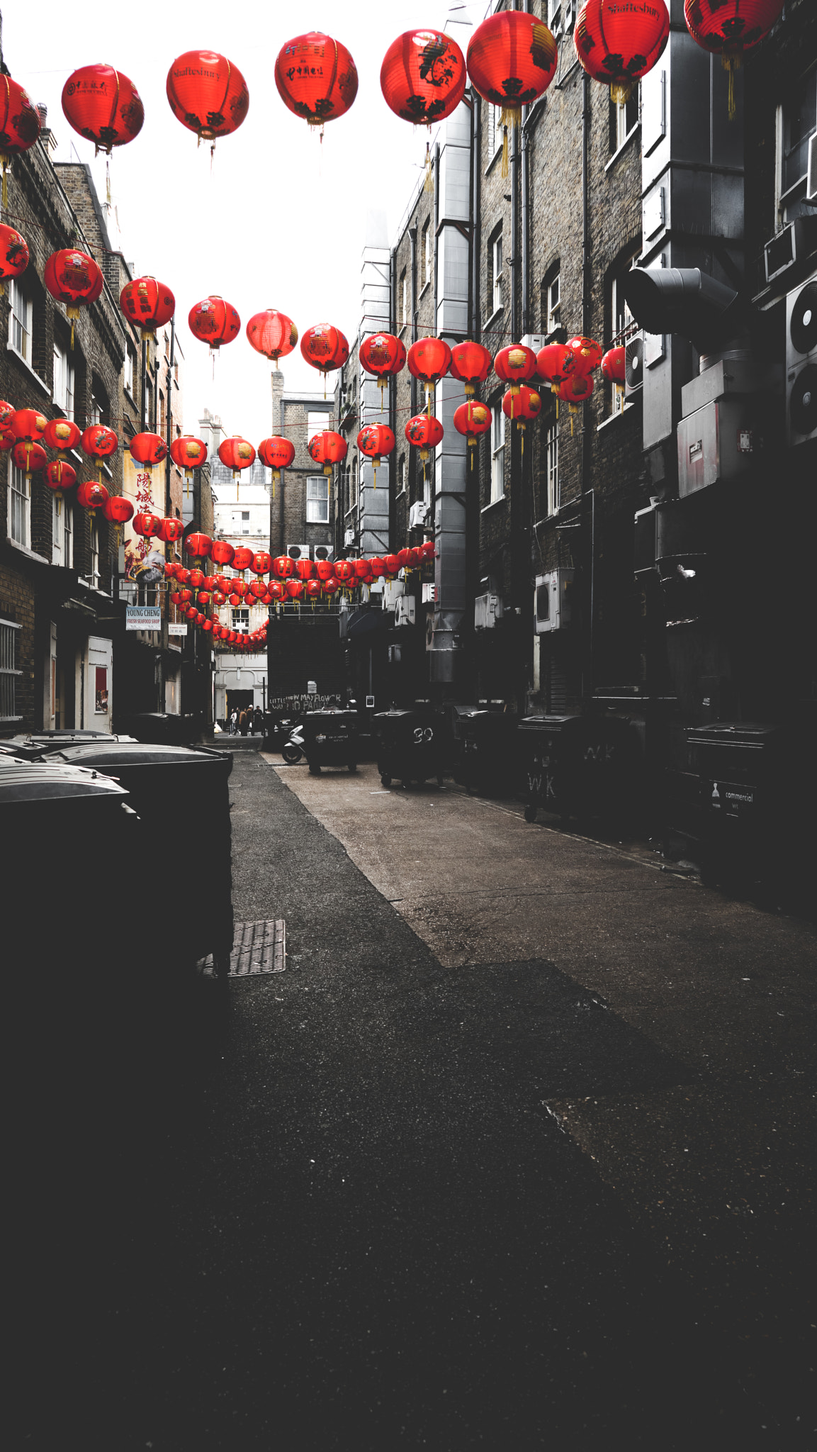 Sony a7R + ZEISS Batis 25mm F2 sample photo. London chinatown 2017 photography