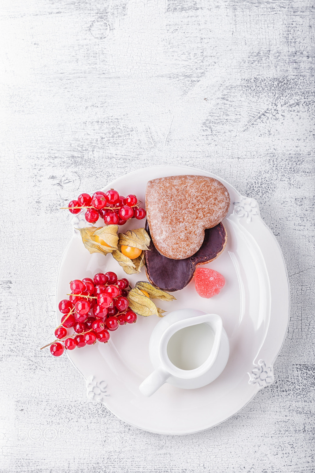 Canon EF 100mm F2.8 Macro USM sample photo. Honey cake for valentine's day photography