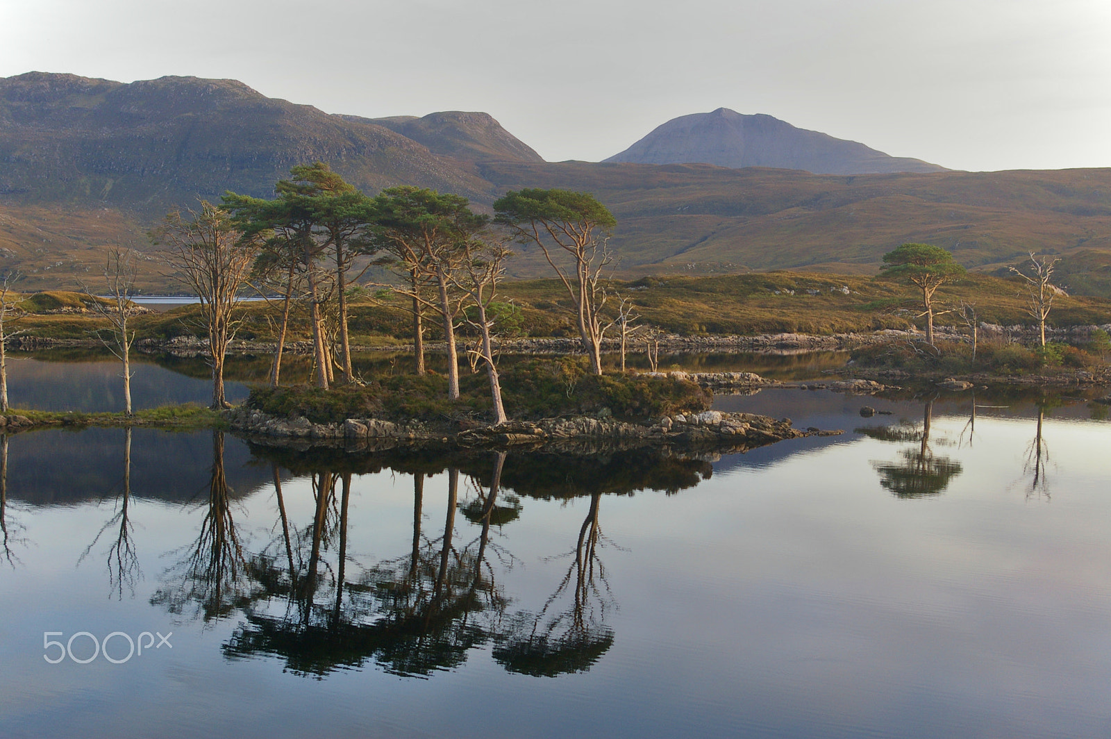 Pentax K100D + Pentax smc DA 18-55mm F3.5-5.6 AL sample photo. Loch assynt at sunset photography