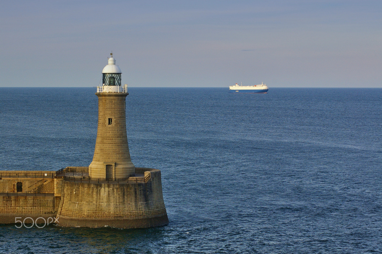 Pentax K100D sample photo. Lighthouse in newcastle-upon-tyne photography