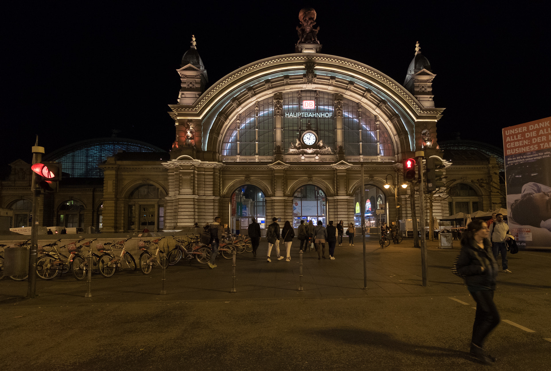 Fujifilm X-T1 + Samyang 12mm F2.0 NCS CS sample photo. Mainstation@night photography