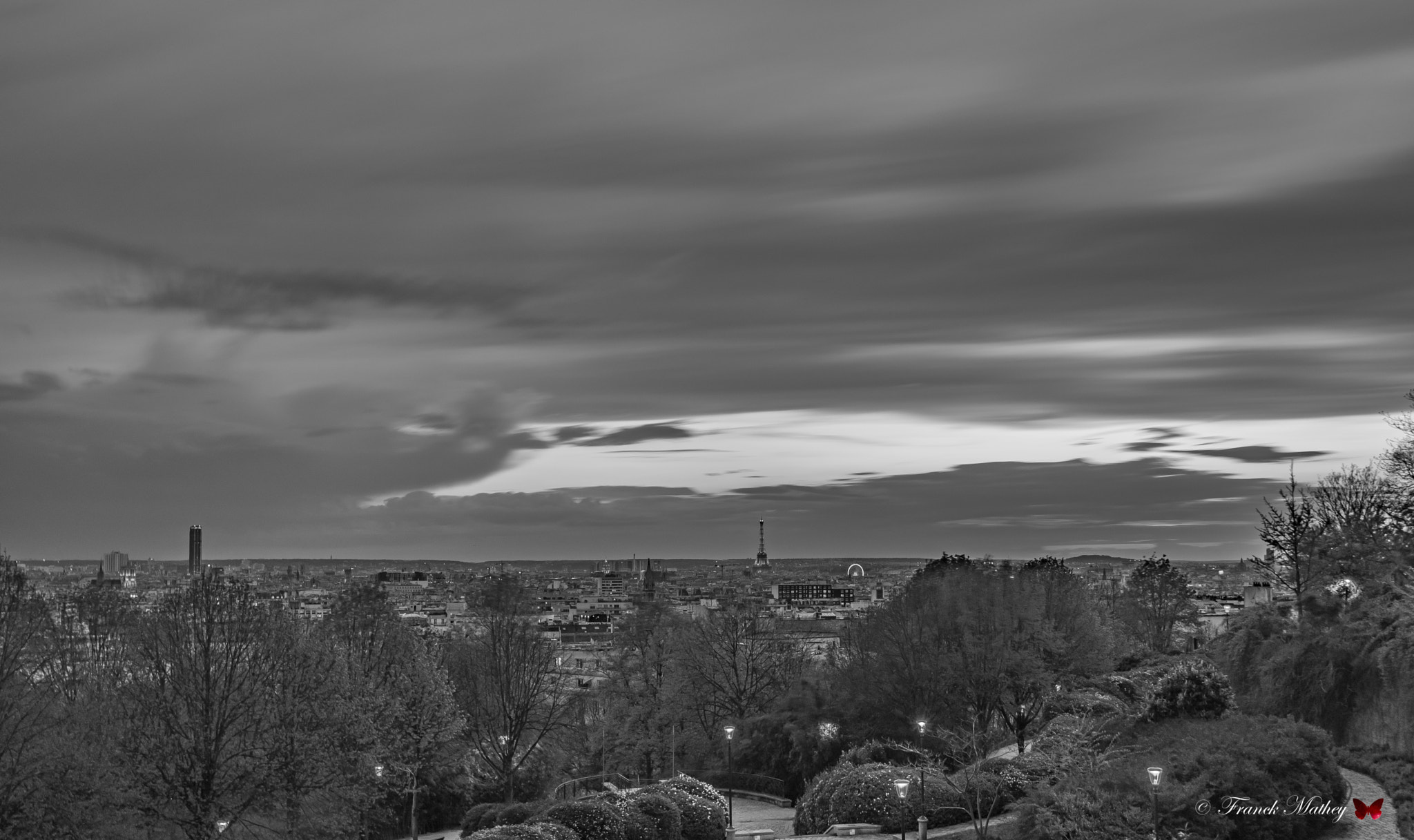 Nikon AF-S Nikkor 16-35mm F4G ED VR sample photo. Paris se drape de noir et de blanc pour s'endormir. photography