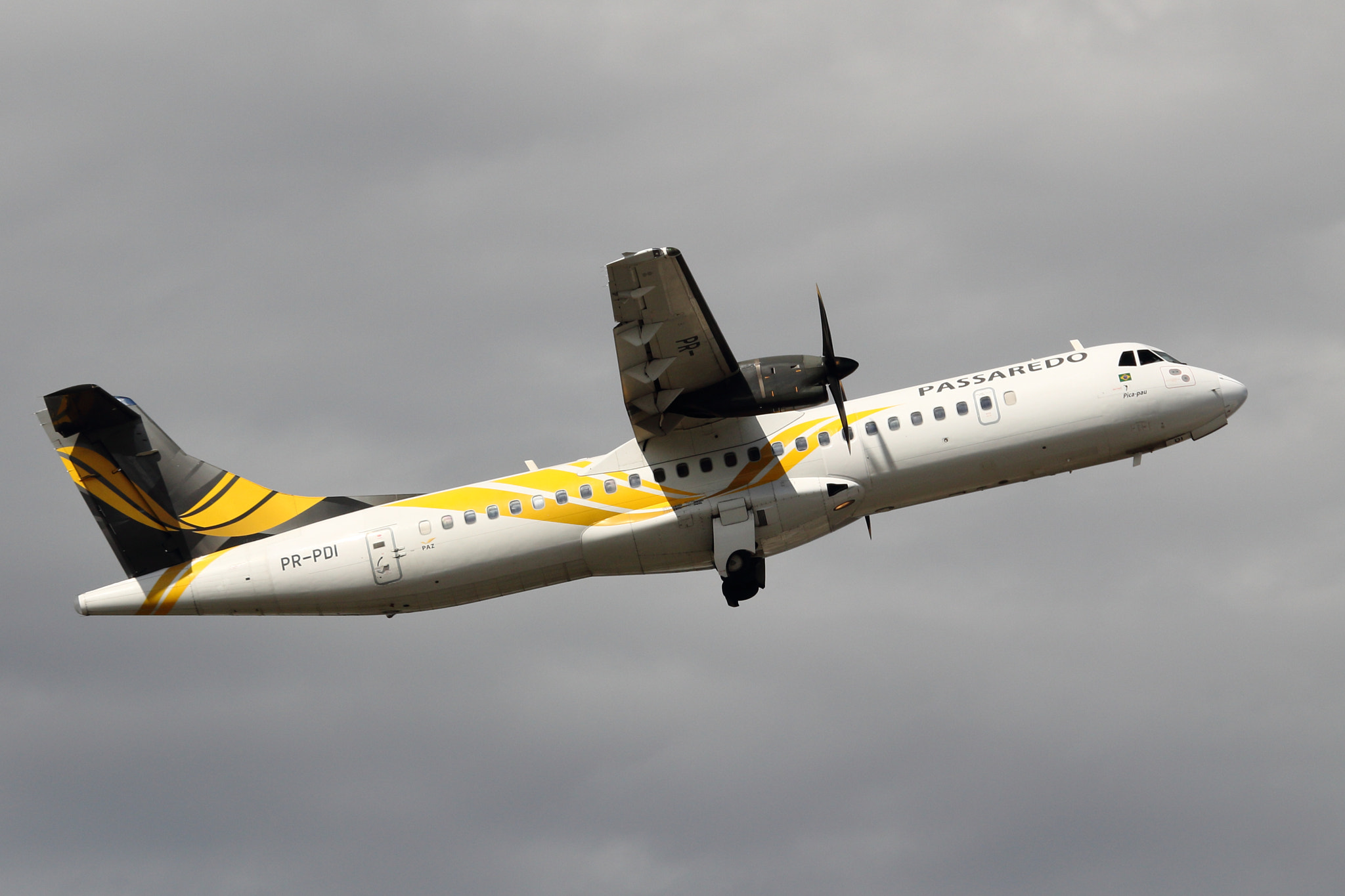 Canon EF-S 55-250mm F4-5.6 IS STM sample photo. Airplanes photography