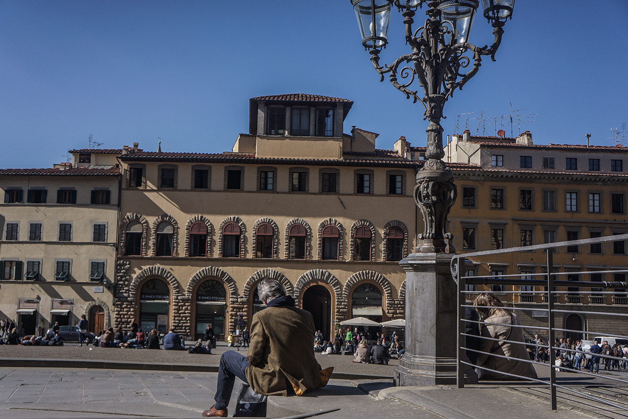 Sony Alpha NEX-7 + Sony E 18-55mm F3.5-5.6 OSS sample photo. He catches the building, i catches him. photography